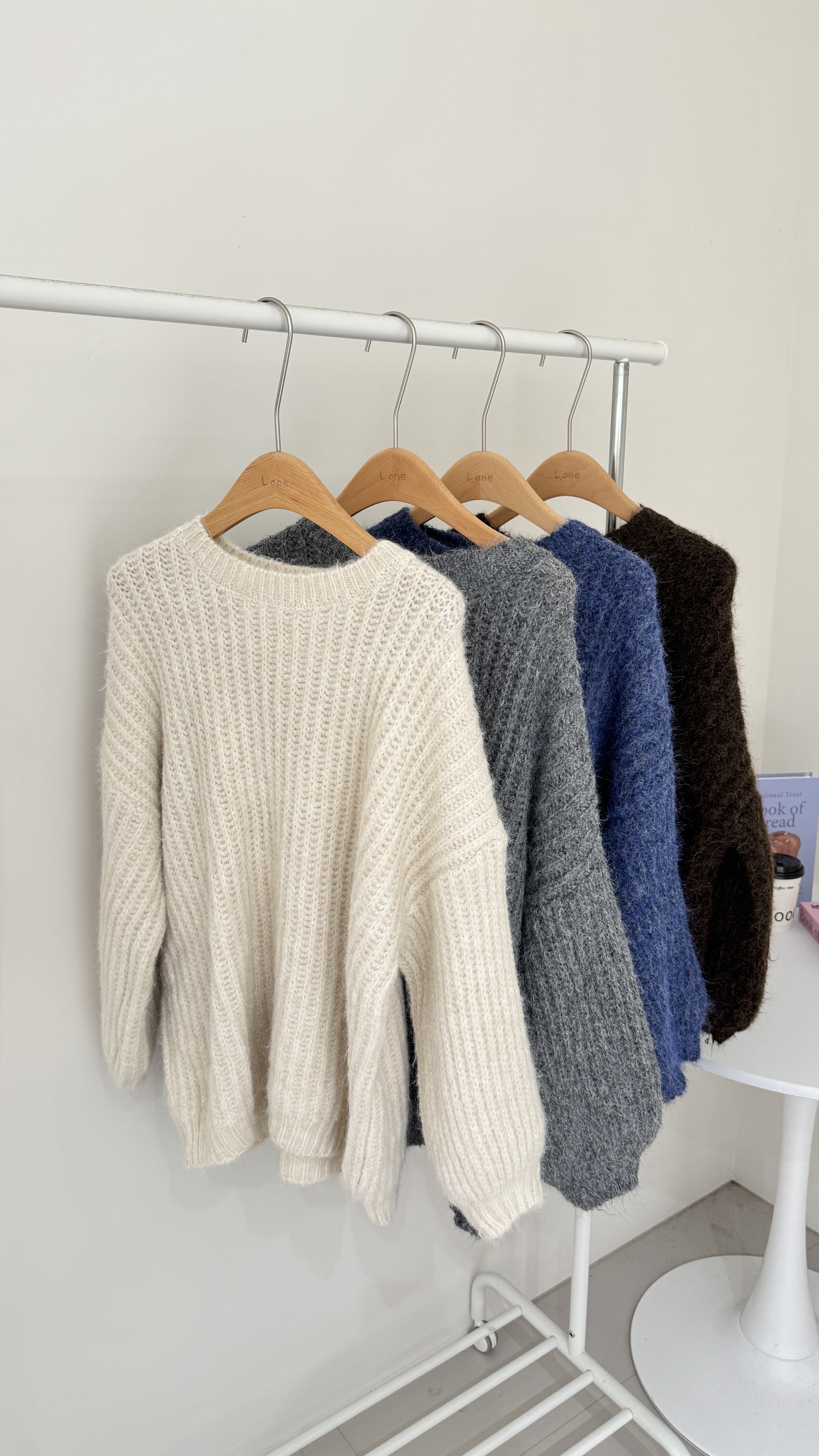 坑條澎袖針織上衣