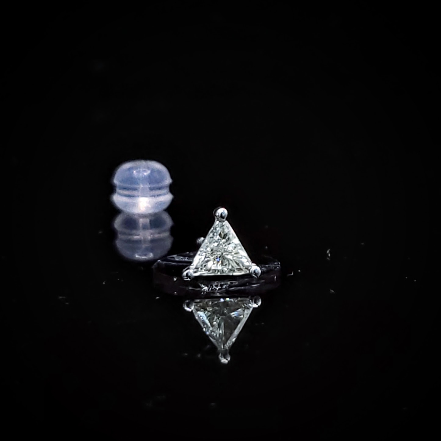 全新18K白金【主石20份三角形鑽石】單耳環