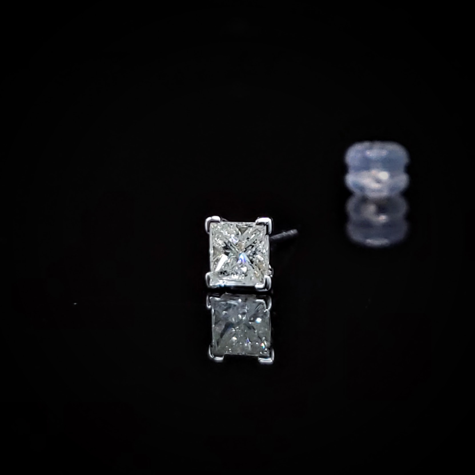 全新18K白金【主石37份方形鑽石】單耳環