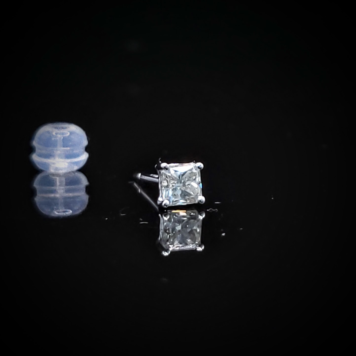 全新18K白金【主石28份方形銀灰鑽】單耳環