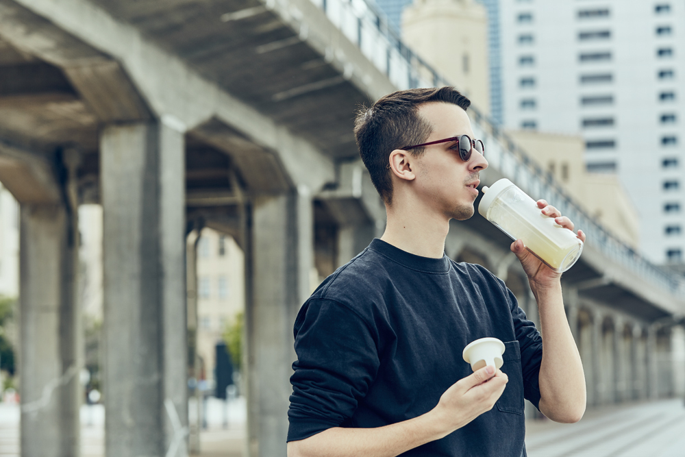 KINTO-TO GO BOTTLE 雙層隨手瓶，柔軟的矽膠吸嘴，也讓飲用更順口及舒適