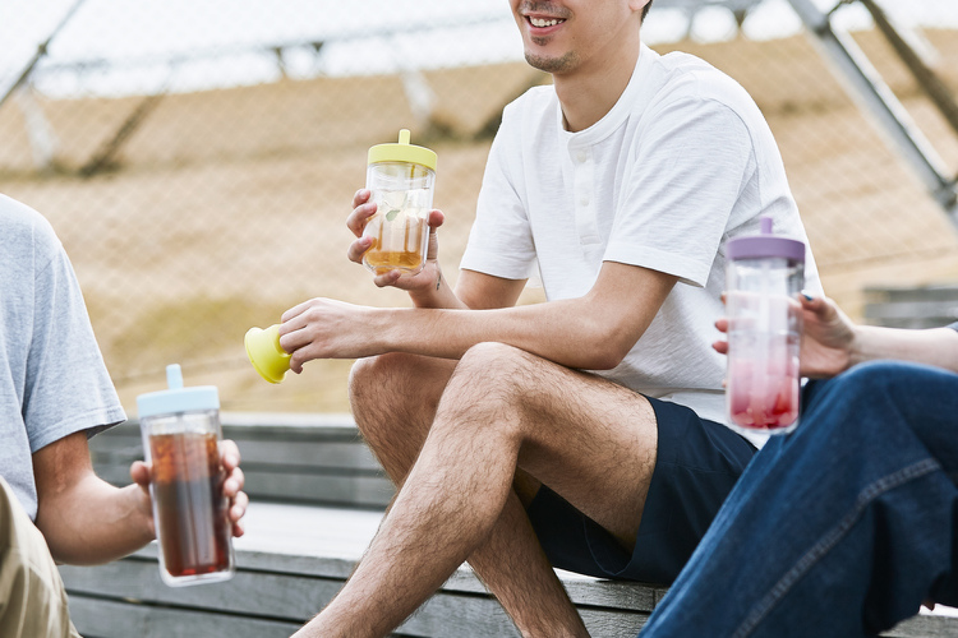KINTO-TO GO BOTTLE 雙層隨手瓶，讓飲品的美味色澤成為隨身配色