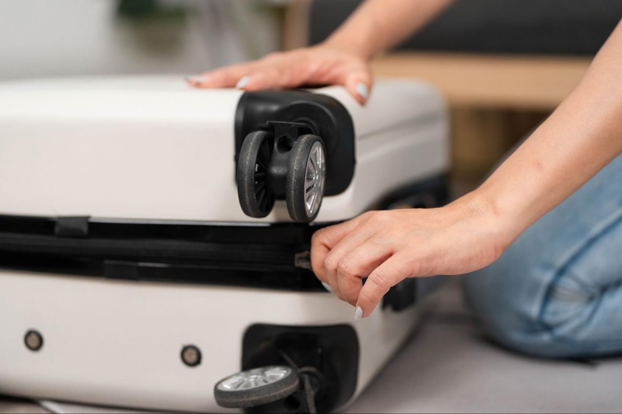 OROOBO提供到府收送行李箱維修服務,由專業技師檢測與維修