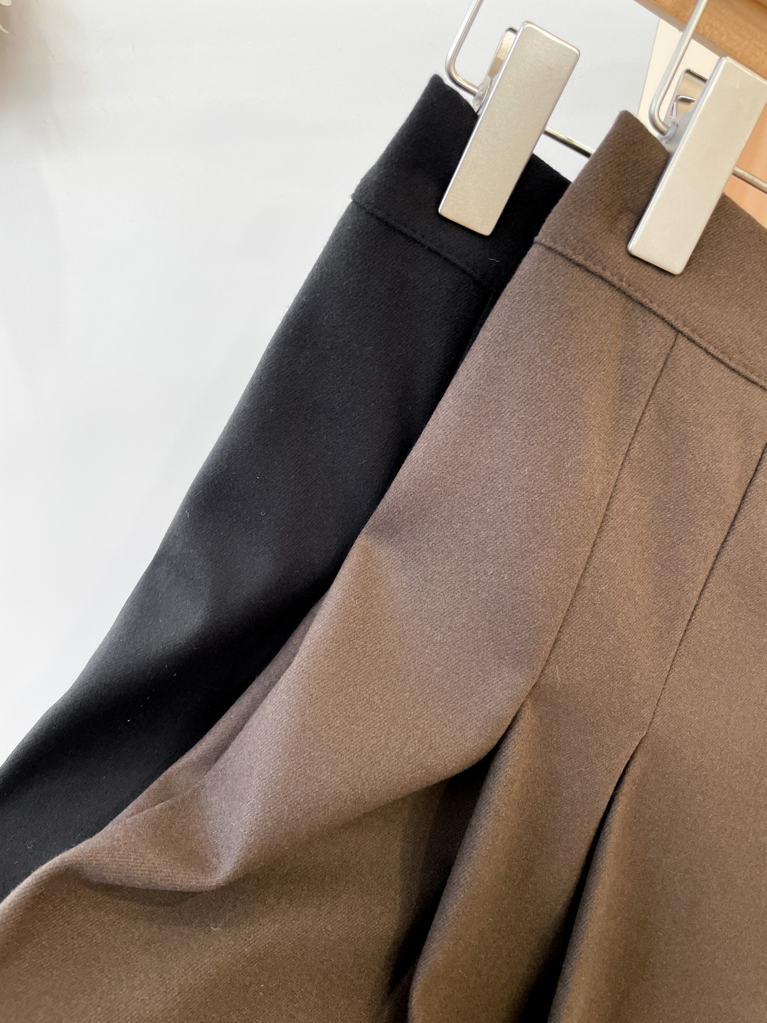 SK596 Maple Pleated Long Skirt