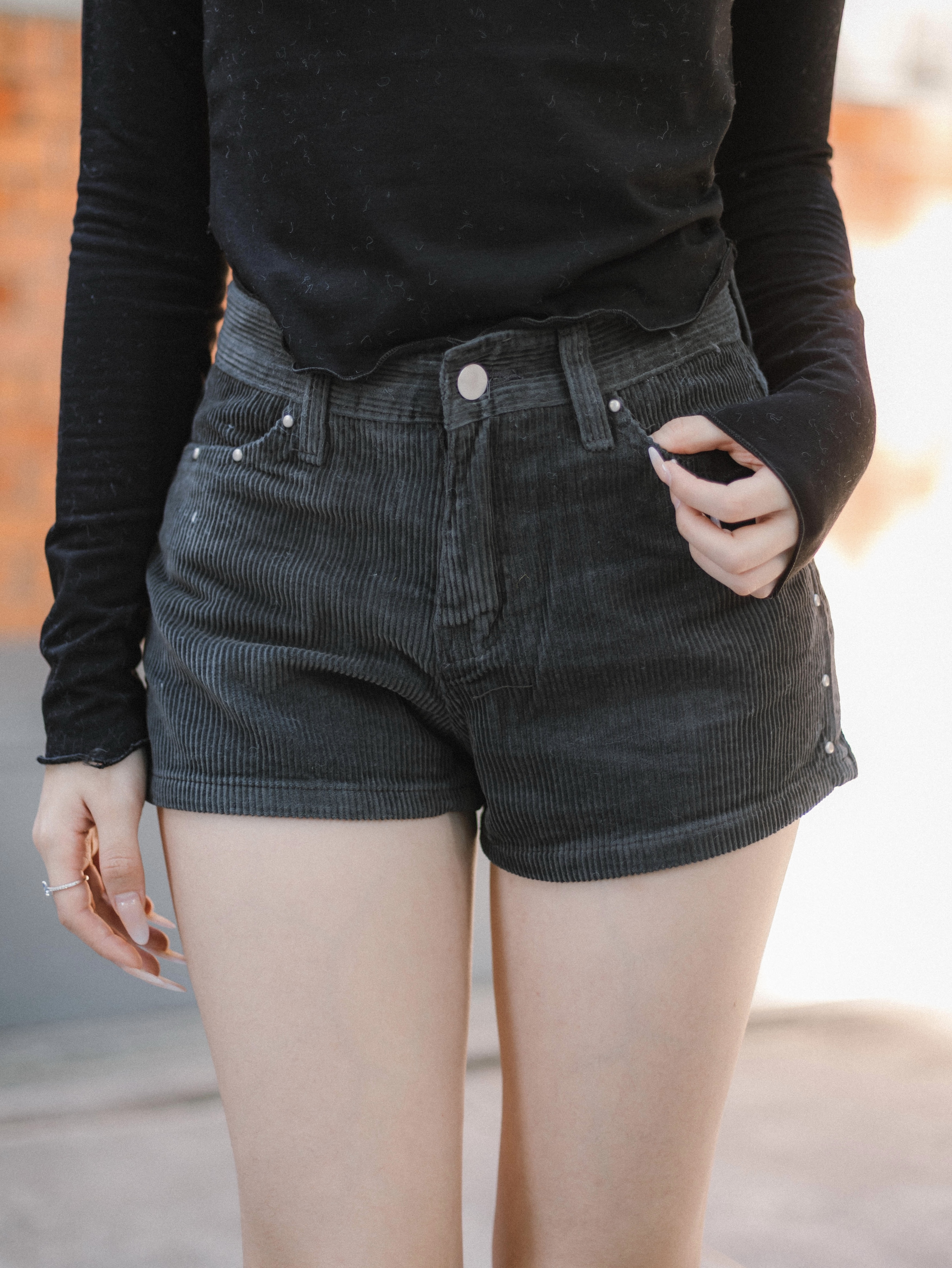 燈芯絨鉚釘迷你短褲