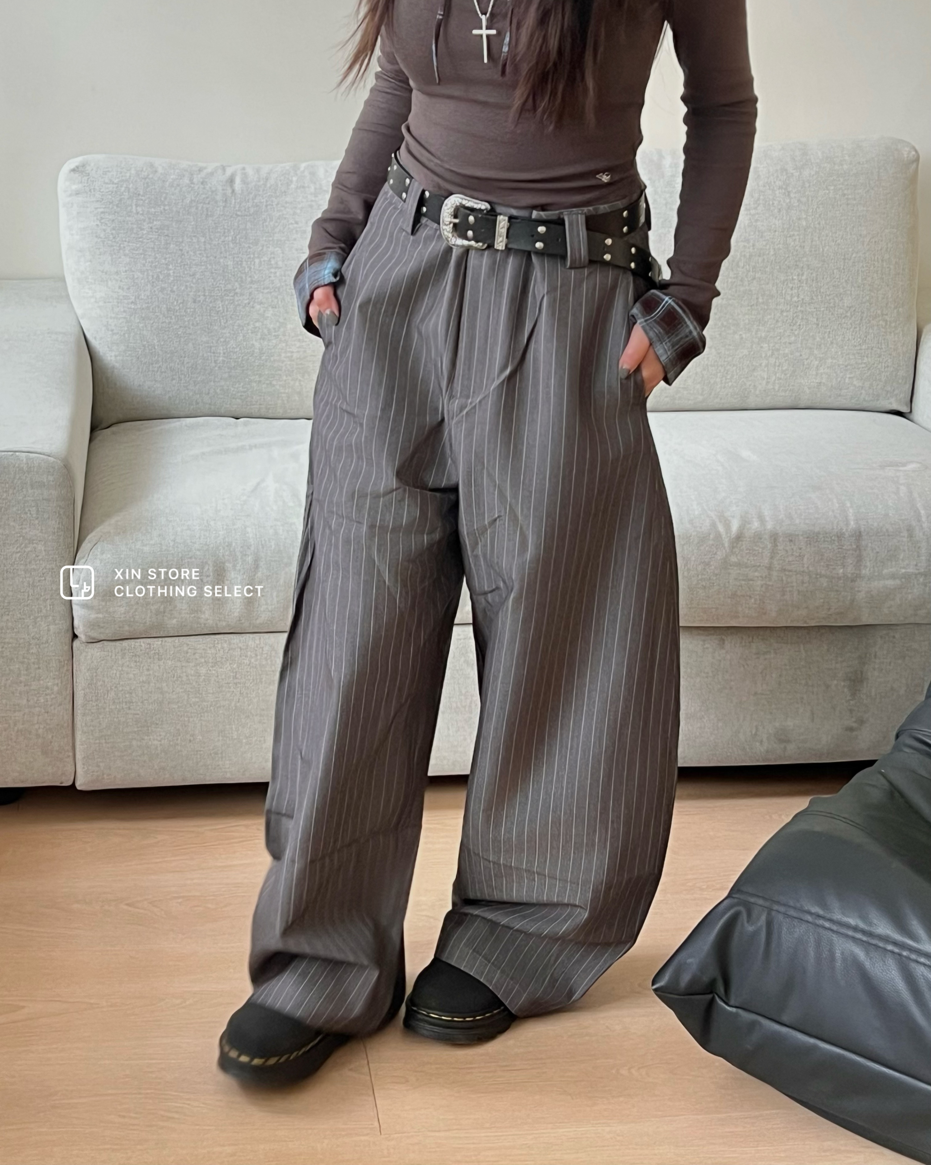 XIN SELECT 條紋 闊腿 線條 長褲 彎刀褲 深灰色