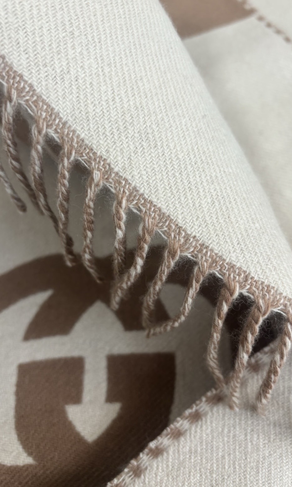 Gucci Logo拼色圍巾 奶茶色拼米色