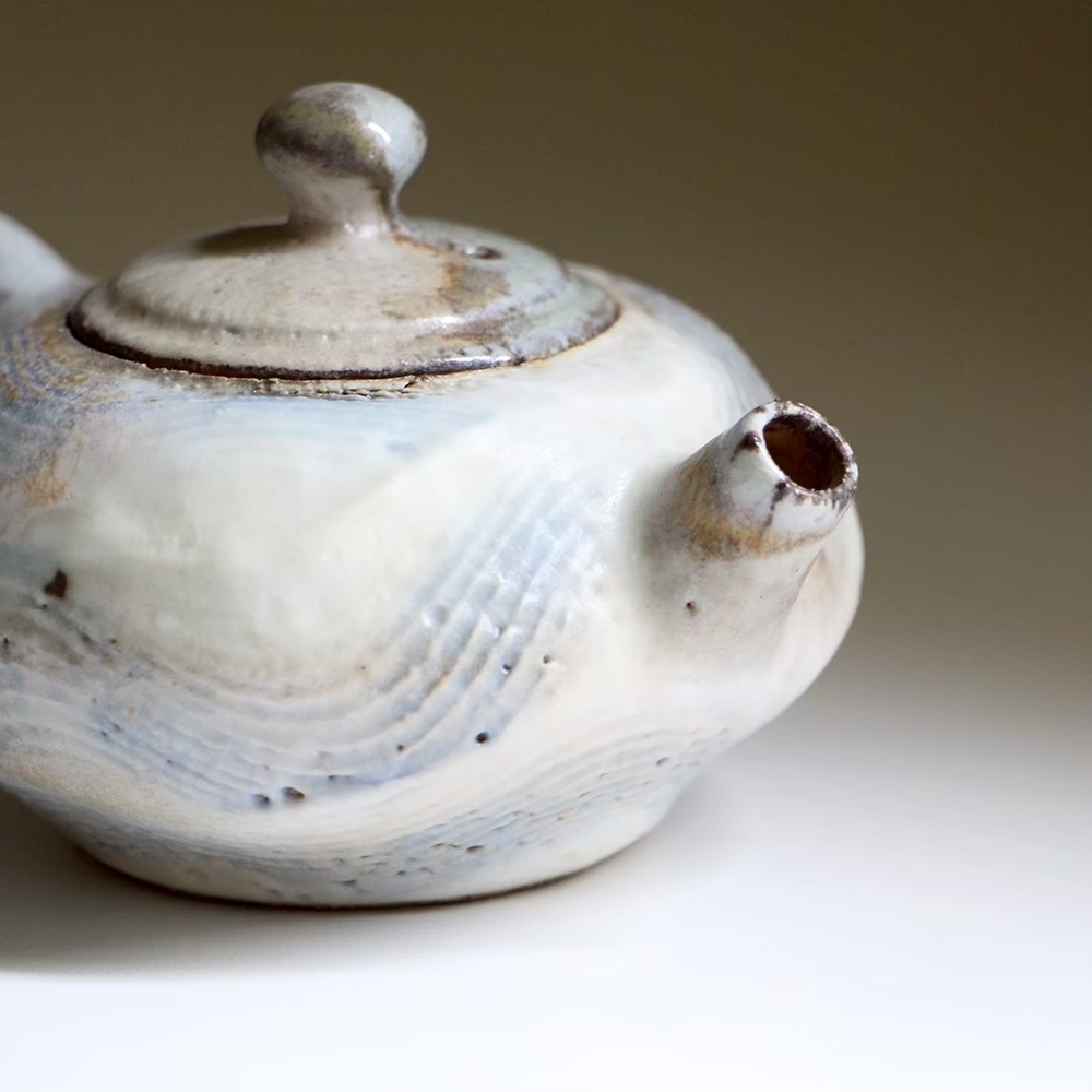 山嵐雲白志野柴燒茶壺
