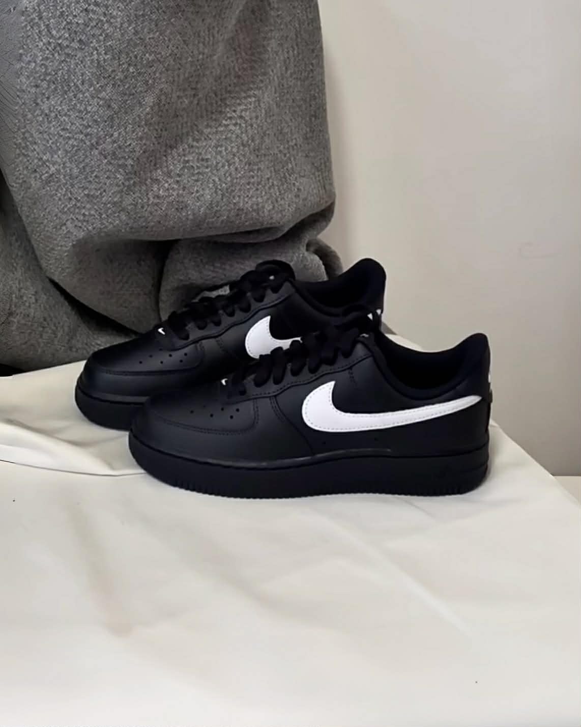 Nike Air Force 1 黑白配色 黑尾 FZ0627-010