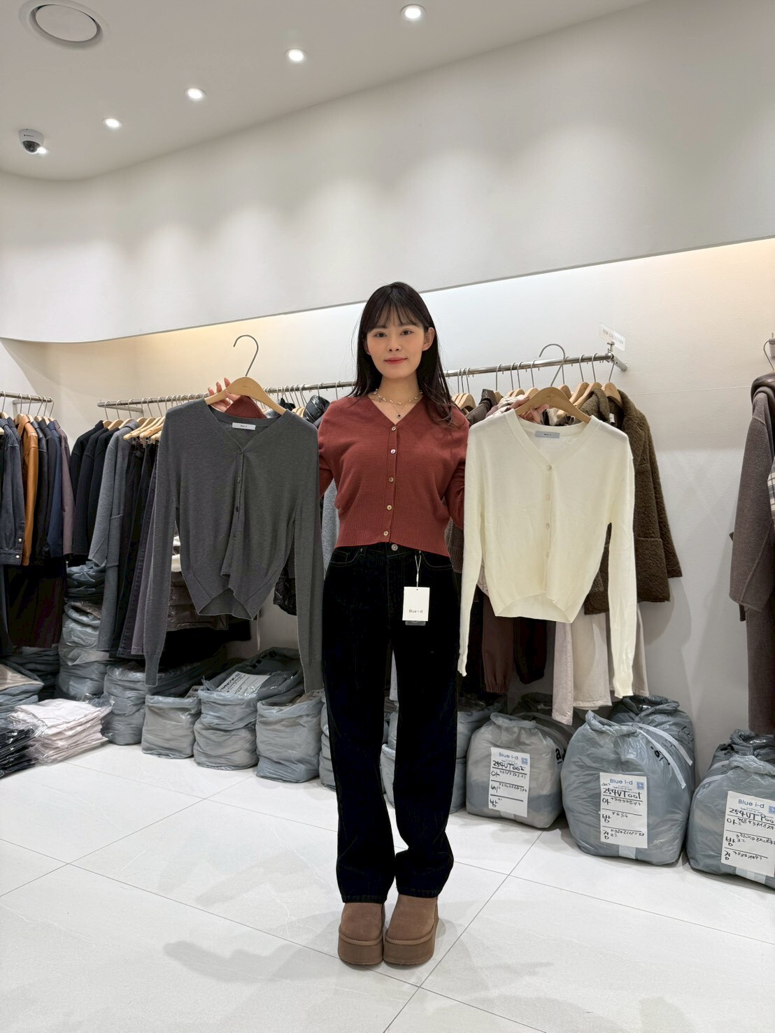 BI5415 簡約V領親膚收腰排扣上衣 *特價* (優惠碼同充值購物金不適用)