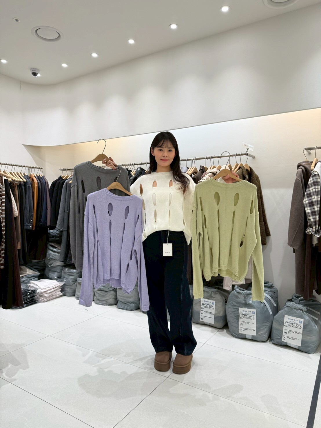 BI5409 設計感洞洞圓領外搭 *特價* (優惠碼同充值購物金不適用)