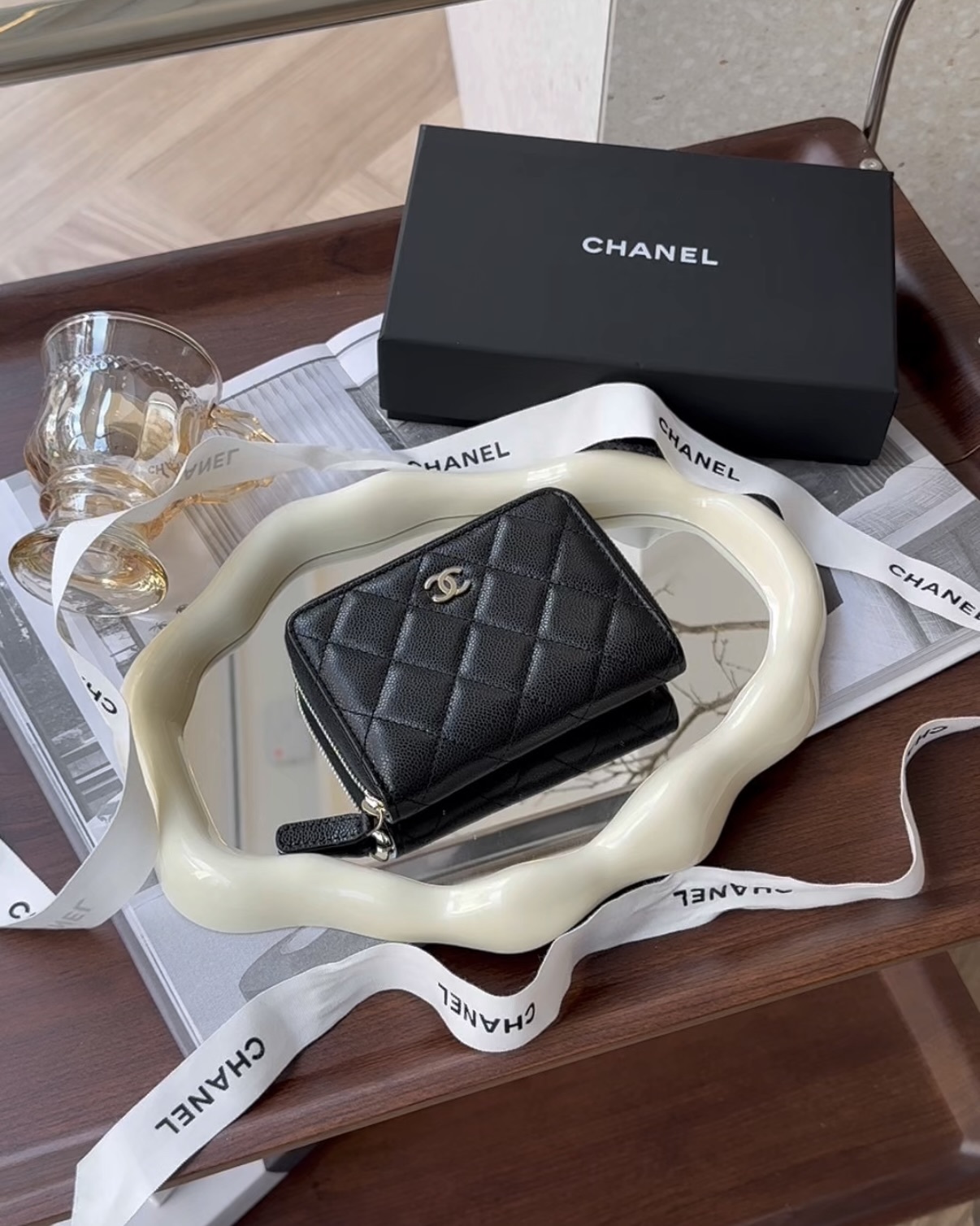CHANEL｜荔枝拉鏈式對開短夾 黑色