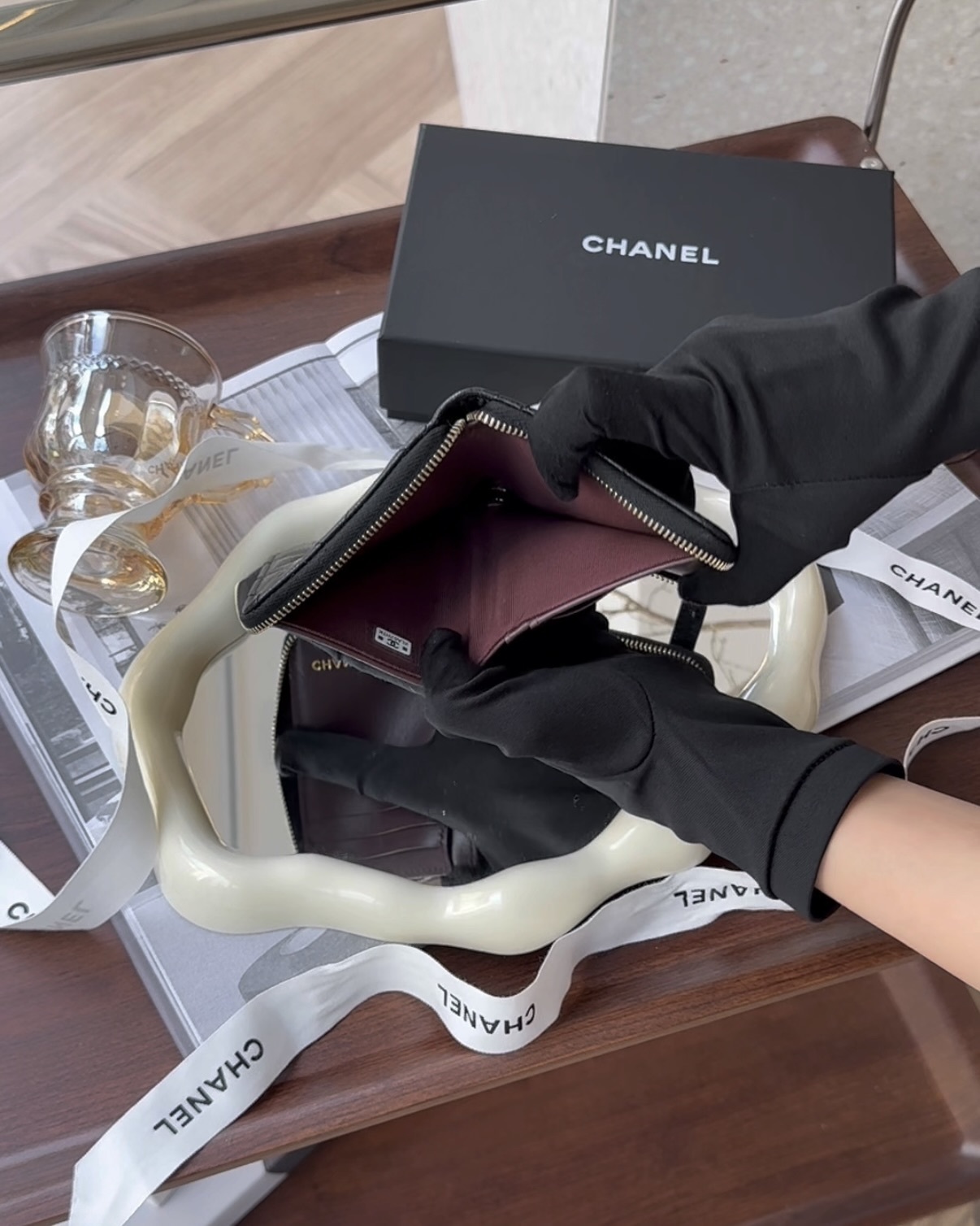 CHANEL｜荔枝拉鏈式對開短夾 黑色