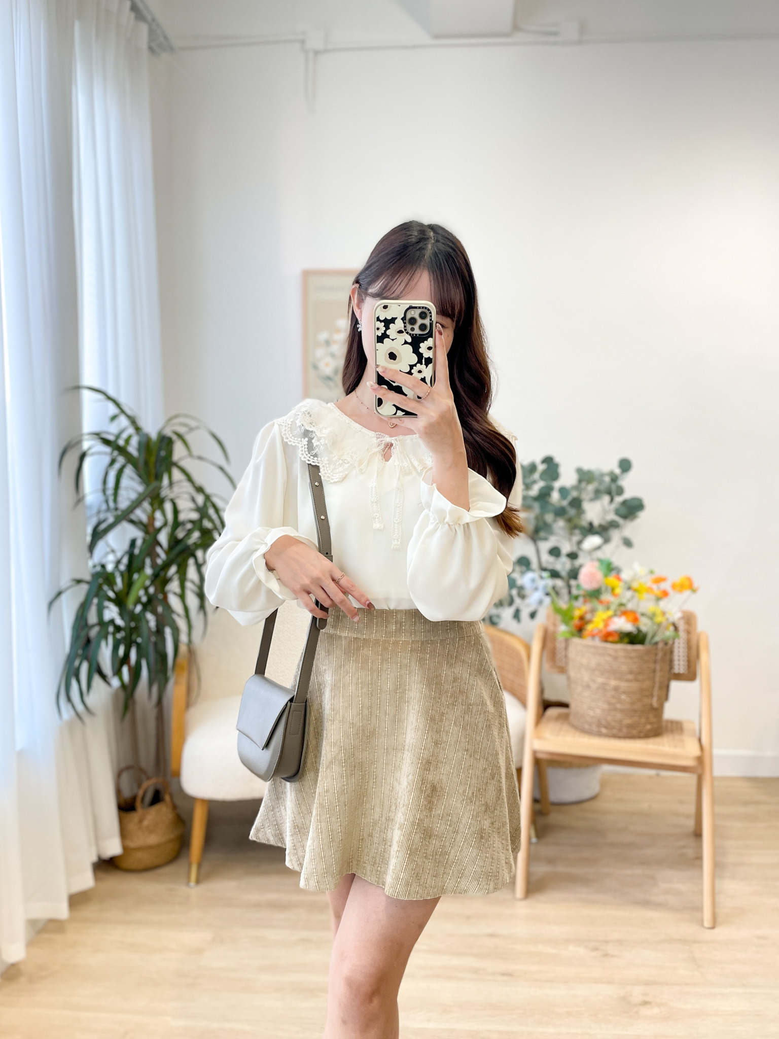 T1462 Guppy Breeze Lace Collar Blouse