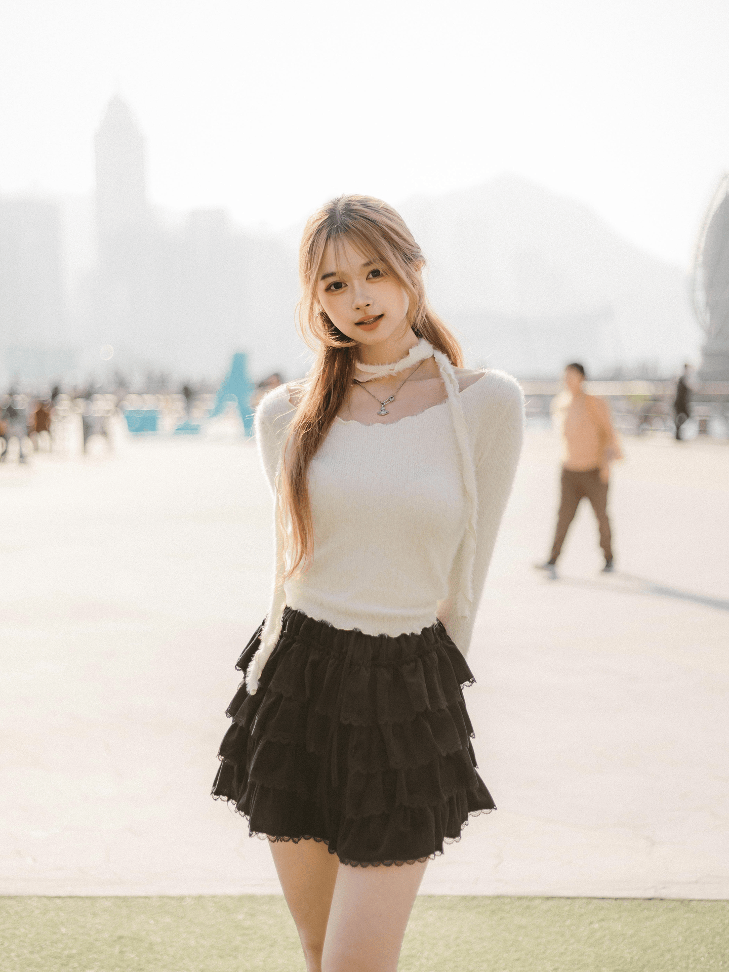 Softy Momo Edge Curl Top With Muffler