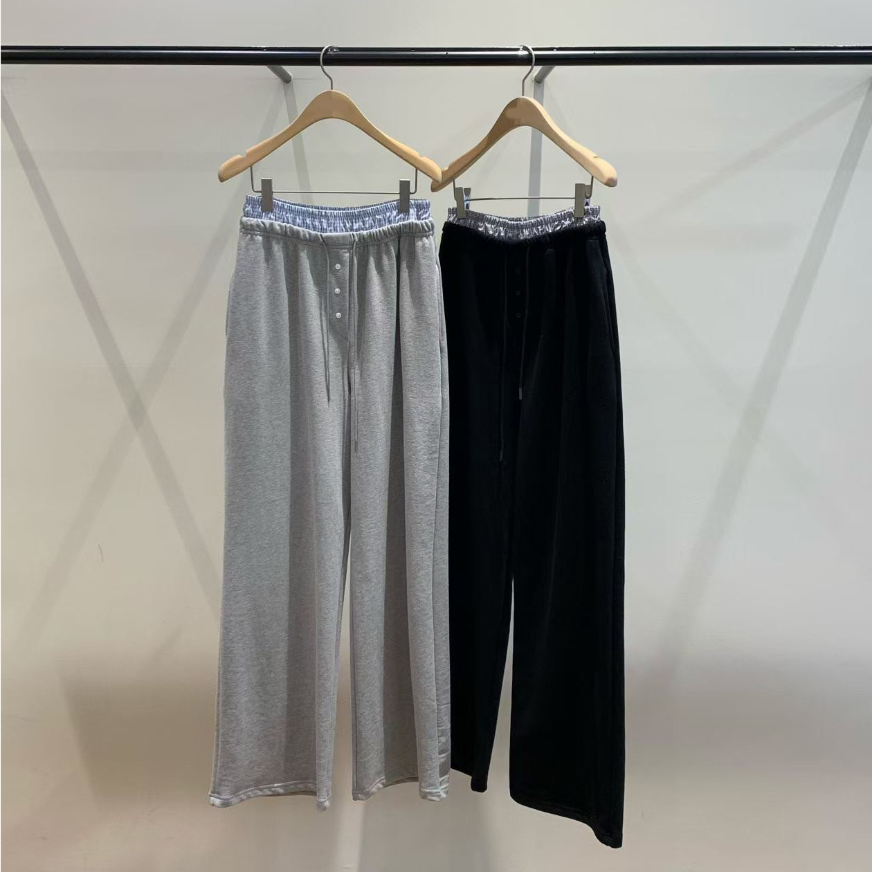 鬆緊腰配色腰頭排釦造型休閒棉褲-F / 2色