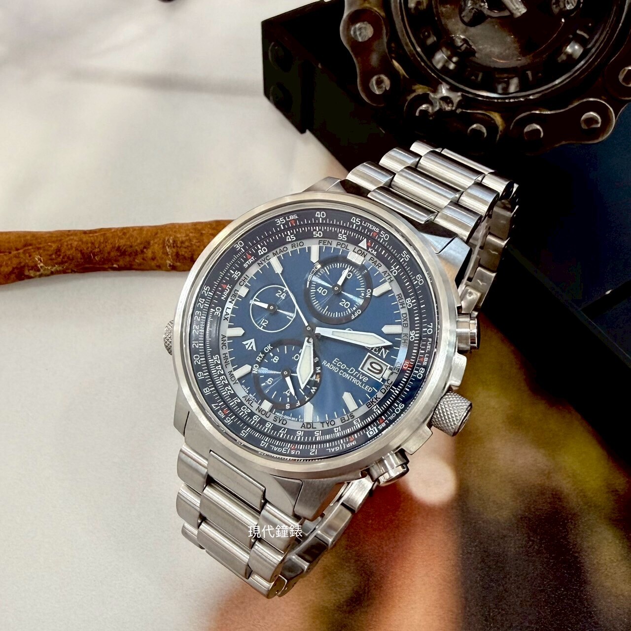 【CITIZEN 星辰】(通路限定)電波飛行錶款 AT8300-58L 41mm 現代鐘錶