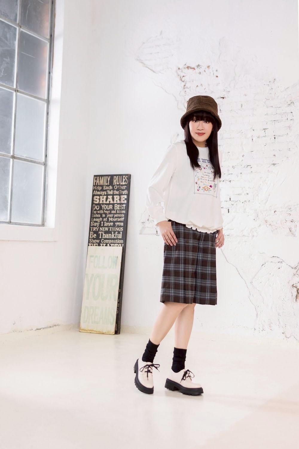 英倫復古風經典格紋釦子造型修身闊腿短褲X6511