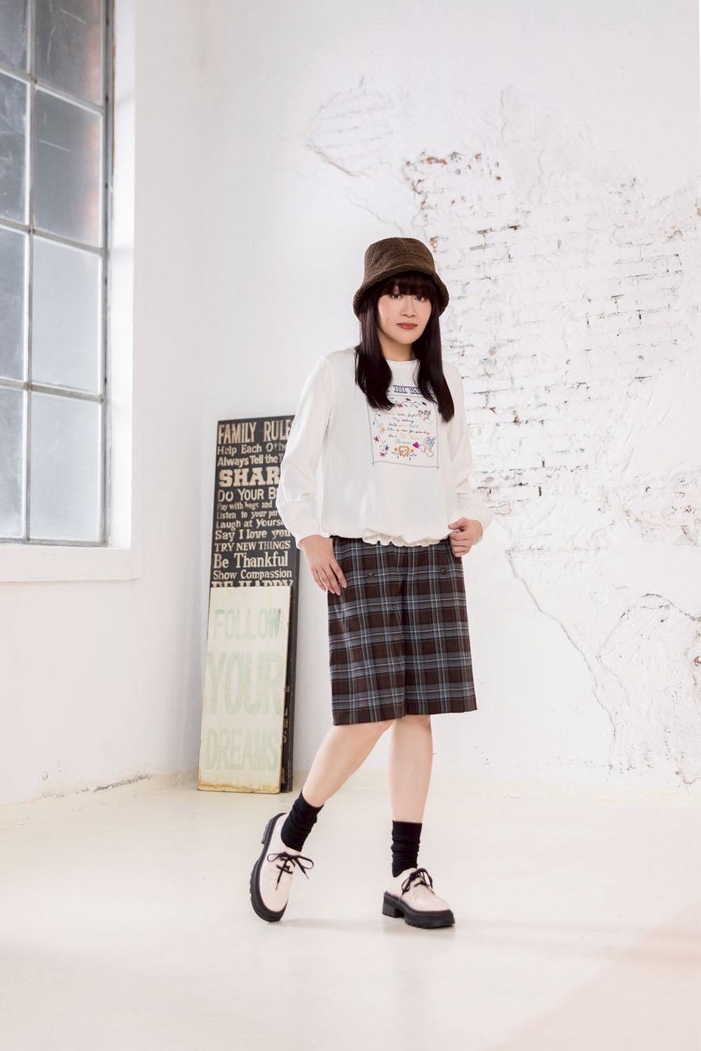 英倫復古風經典格紋釦子造型修身闊腿短褲X6511