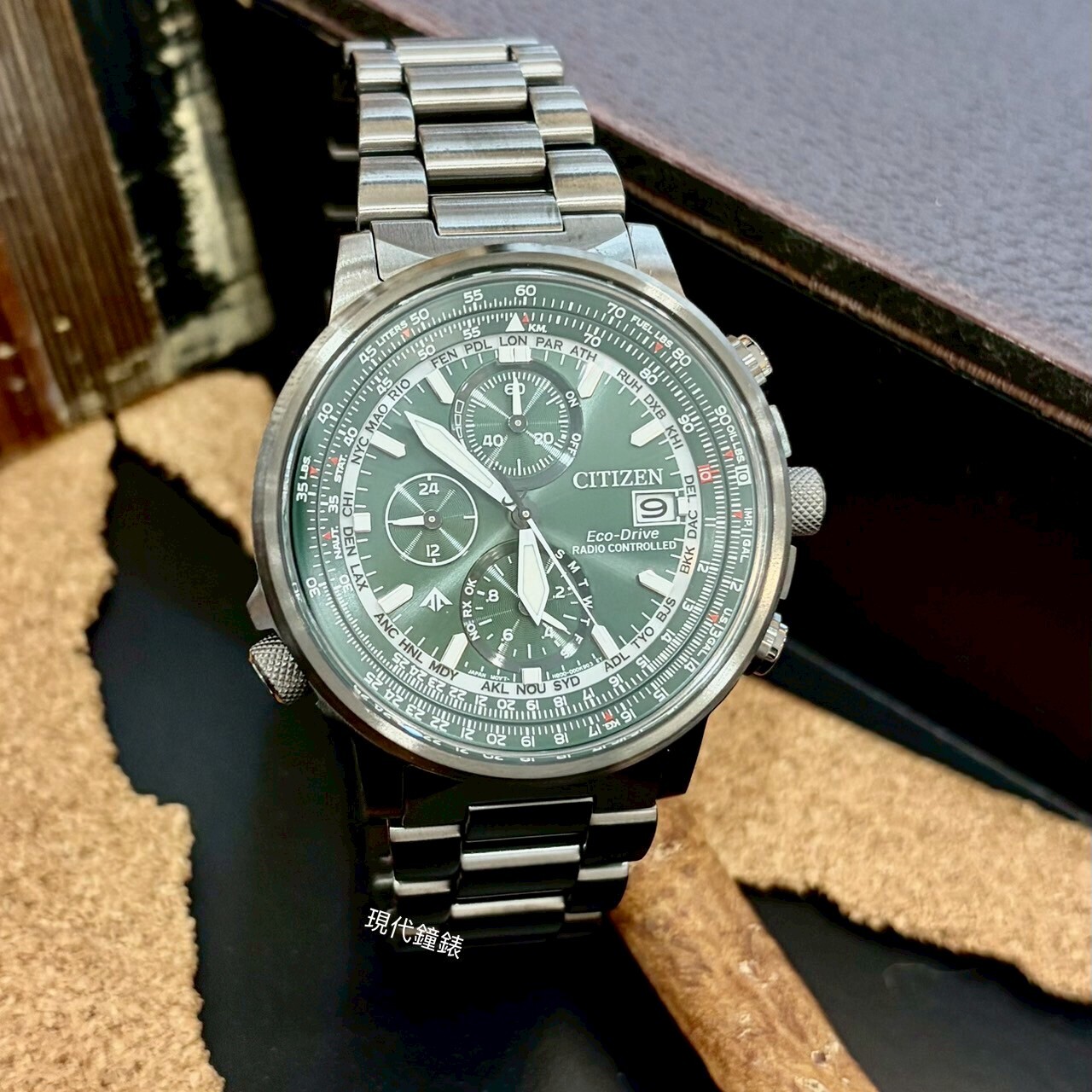 【CITIZEN 星辰】(通路限定)電波飛行錶款AT8304-57W 41mm 現代鐘錶