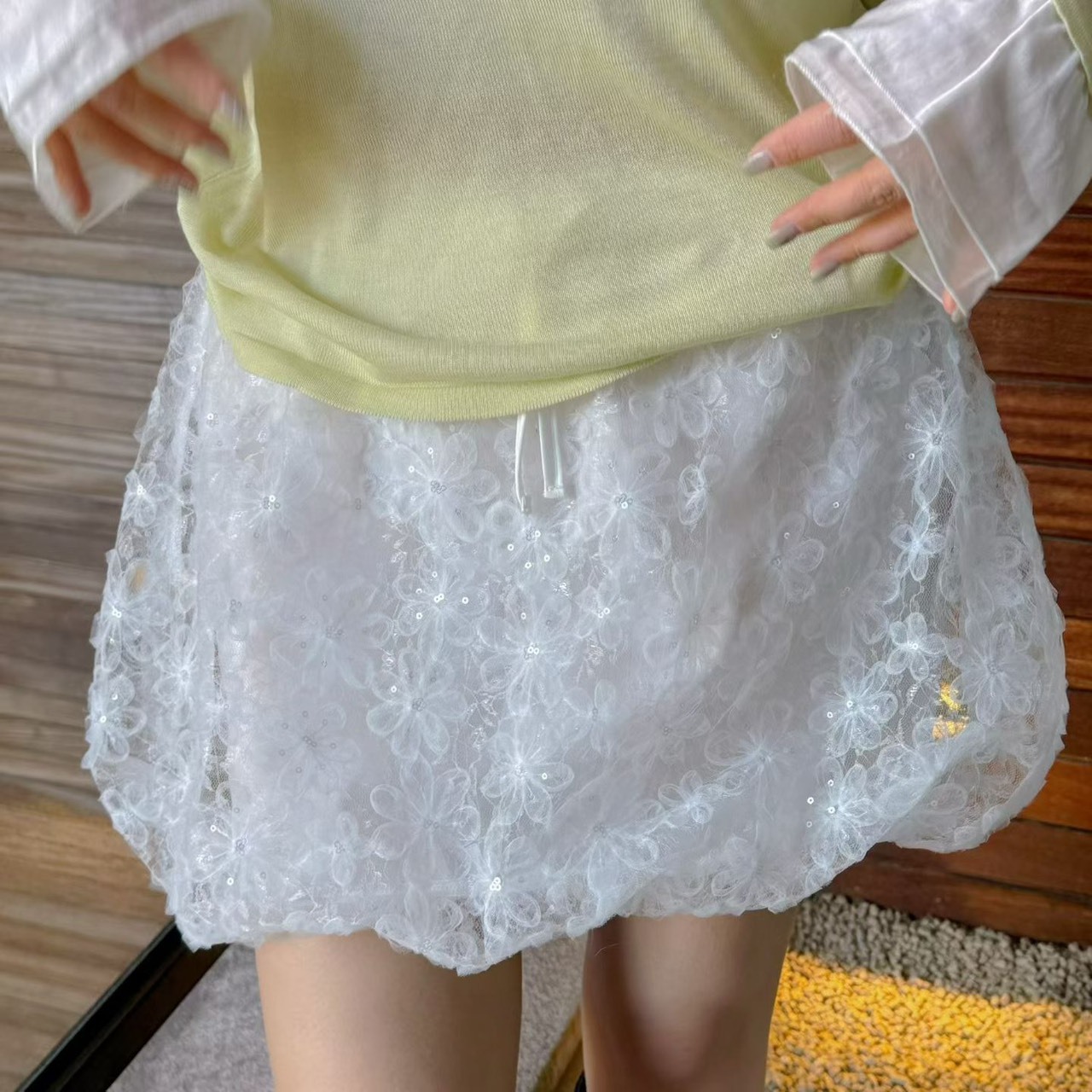 白色亮亮花朵蕾絲短裙
