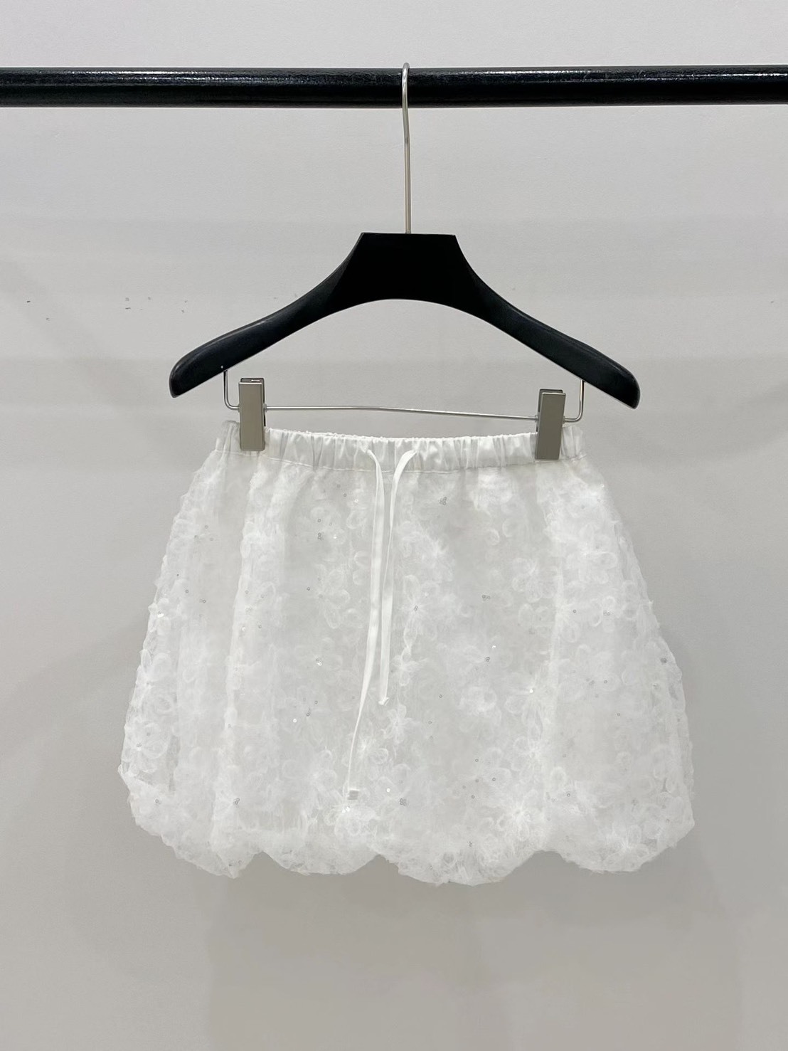 白色亮亮花朵蕾絲短裙