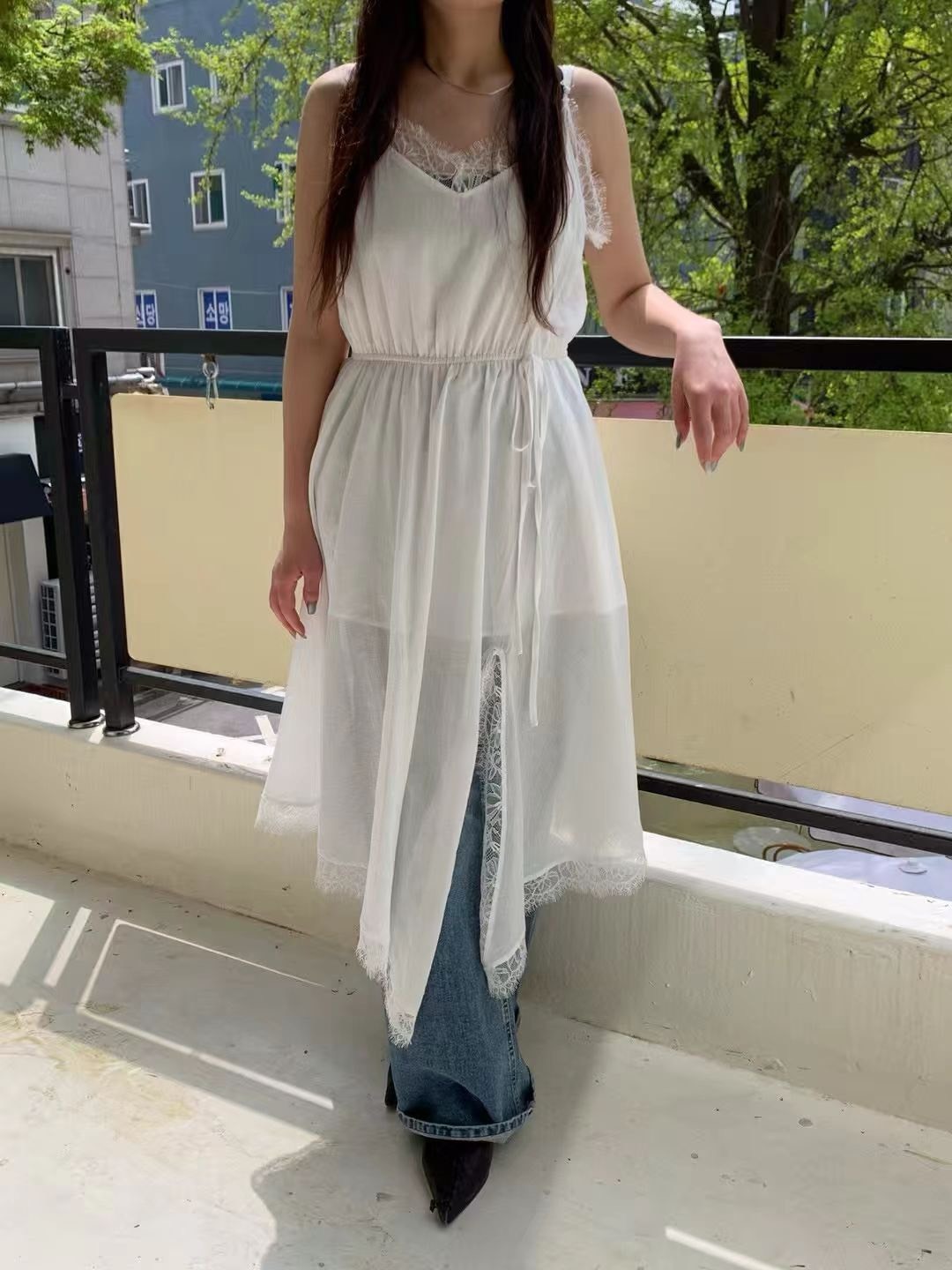 白色蕾絲吊帶縮腰長襯裙