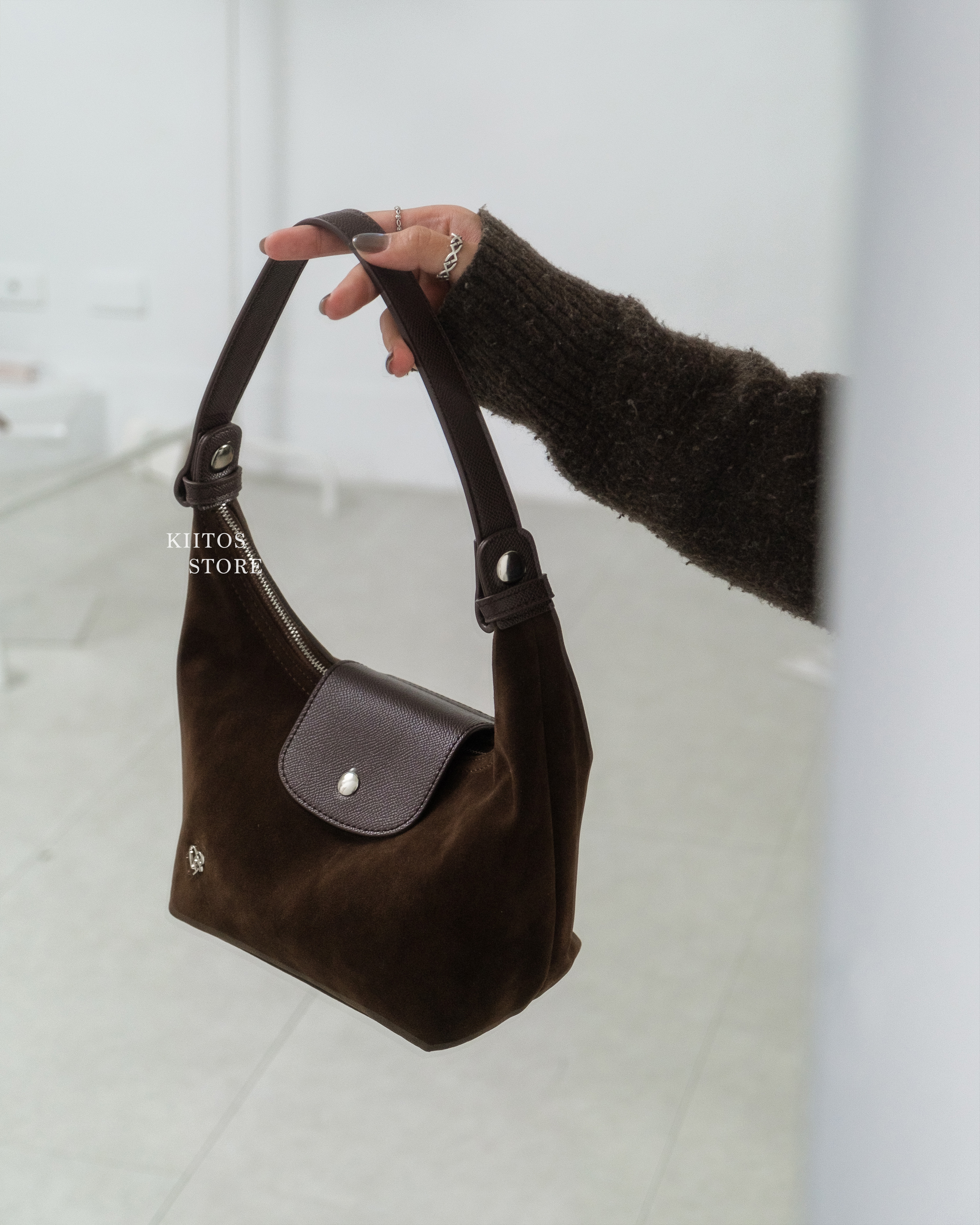 【現貨】泰國 PonyTwentyeight 設計師品牌 Mo-Ya Suede 麂皮包 手提 肩背 水餃包 多色可選