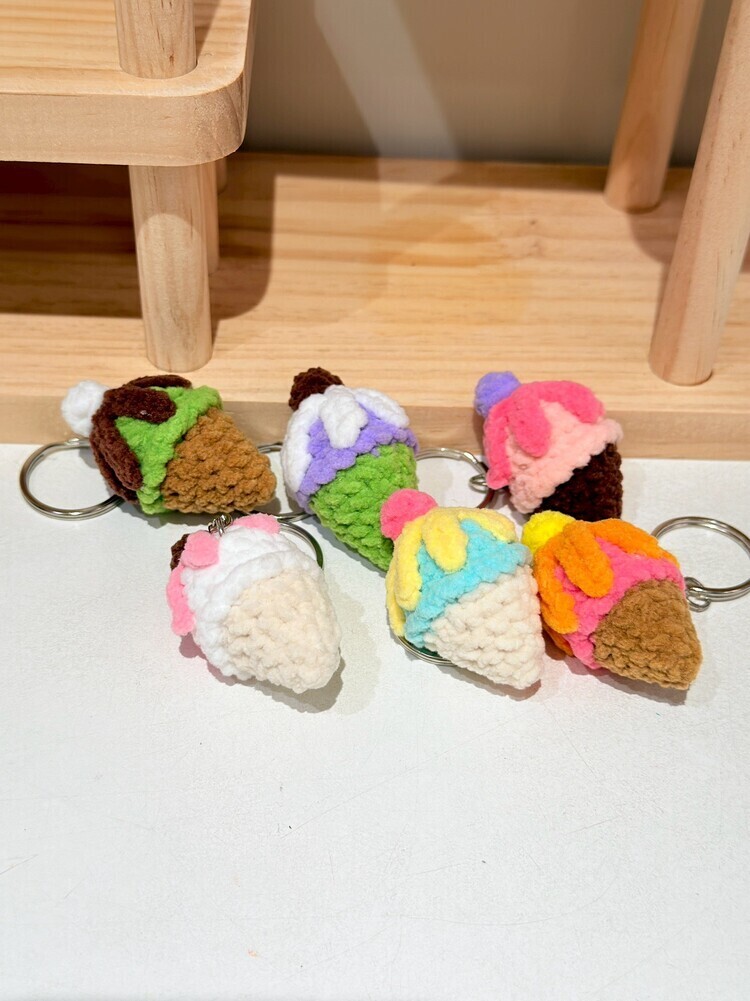 小球甜筒冰淇淋吊飾(隨機)