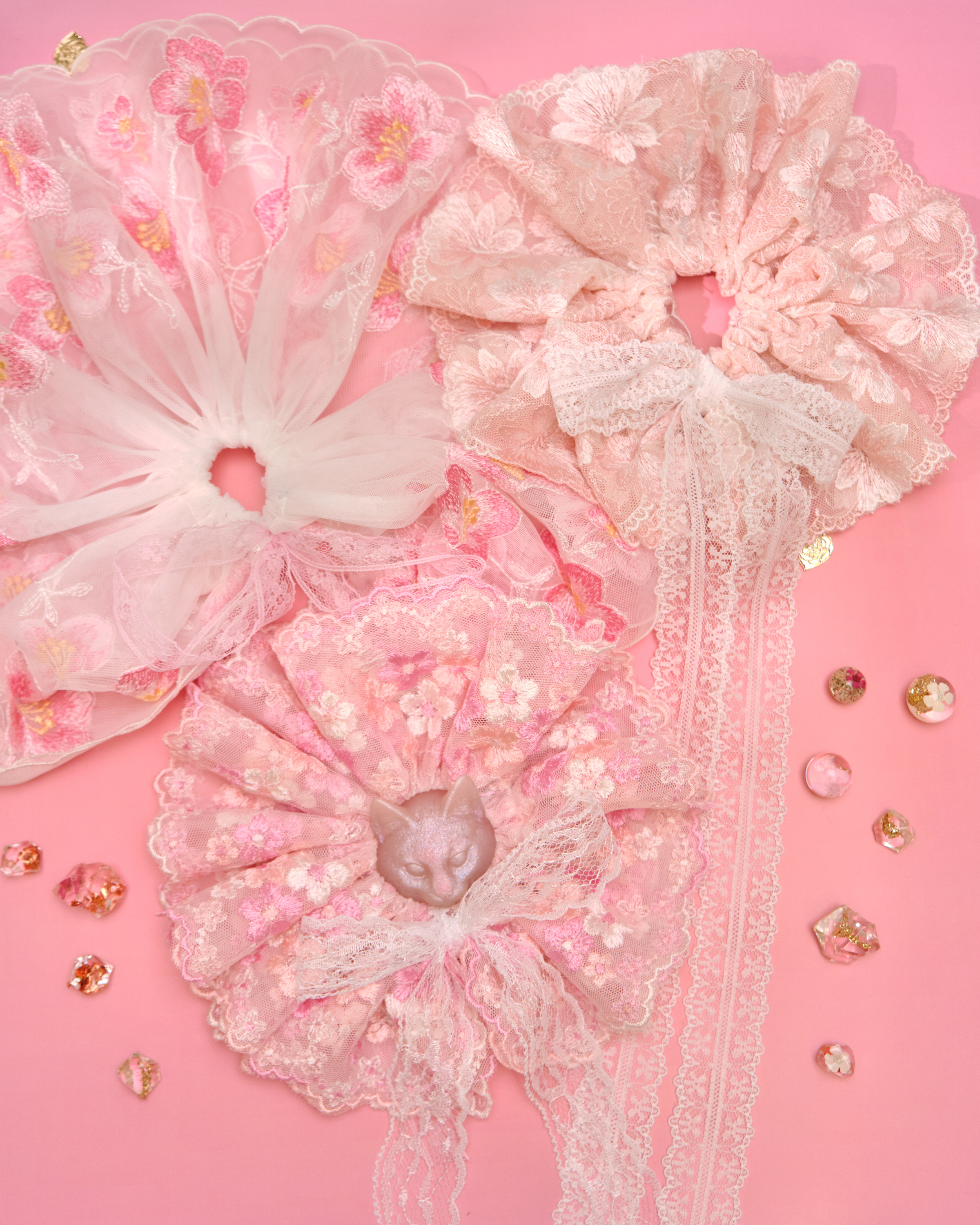 13222 Rosy Dream Lace Reverie Scrunchies