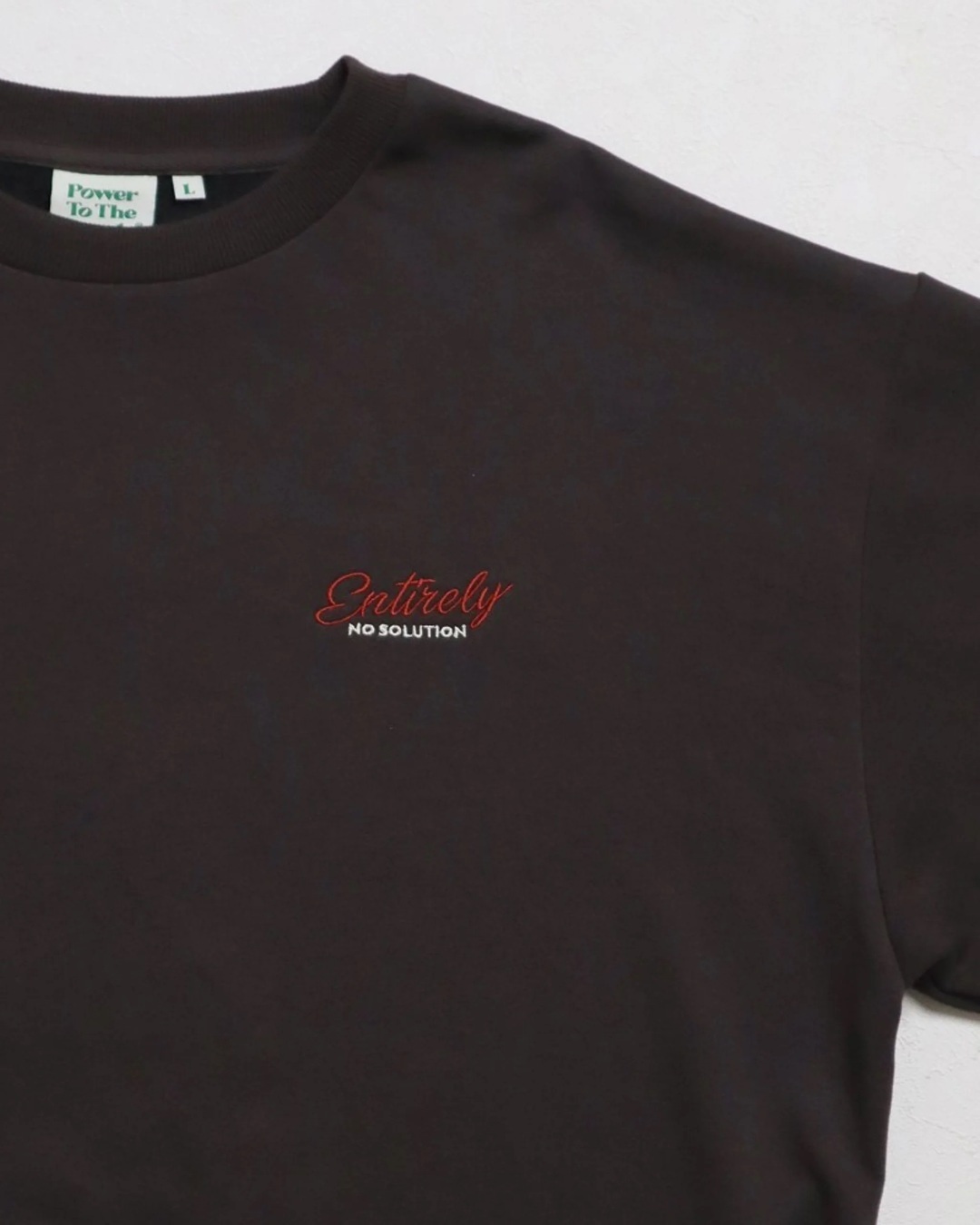 【POWER TO THE PEOPLE】豹紋地毯刺繡大學TEE