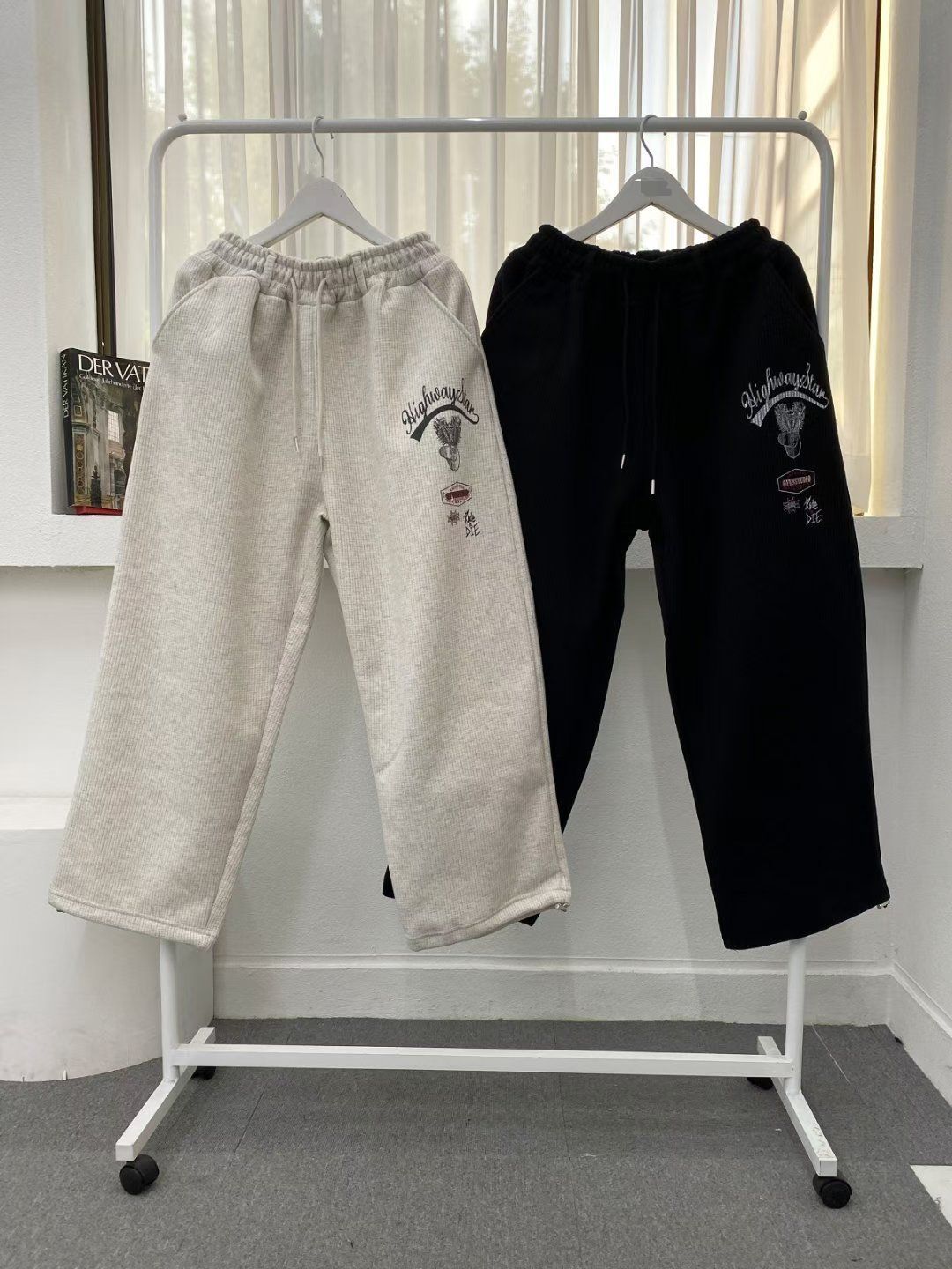 英文字圖案可束腳運動褲(薄抓毛底) P3249