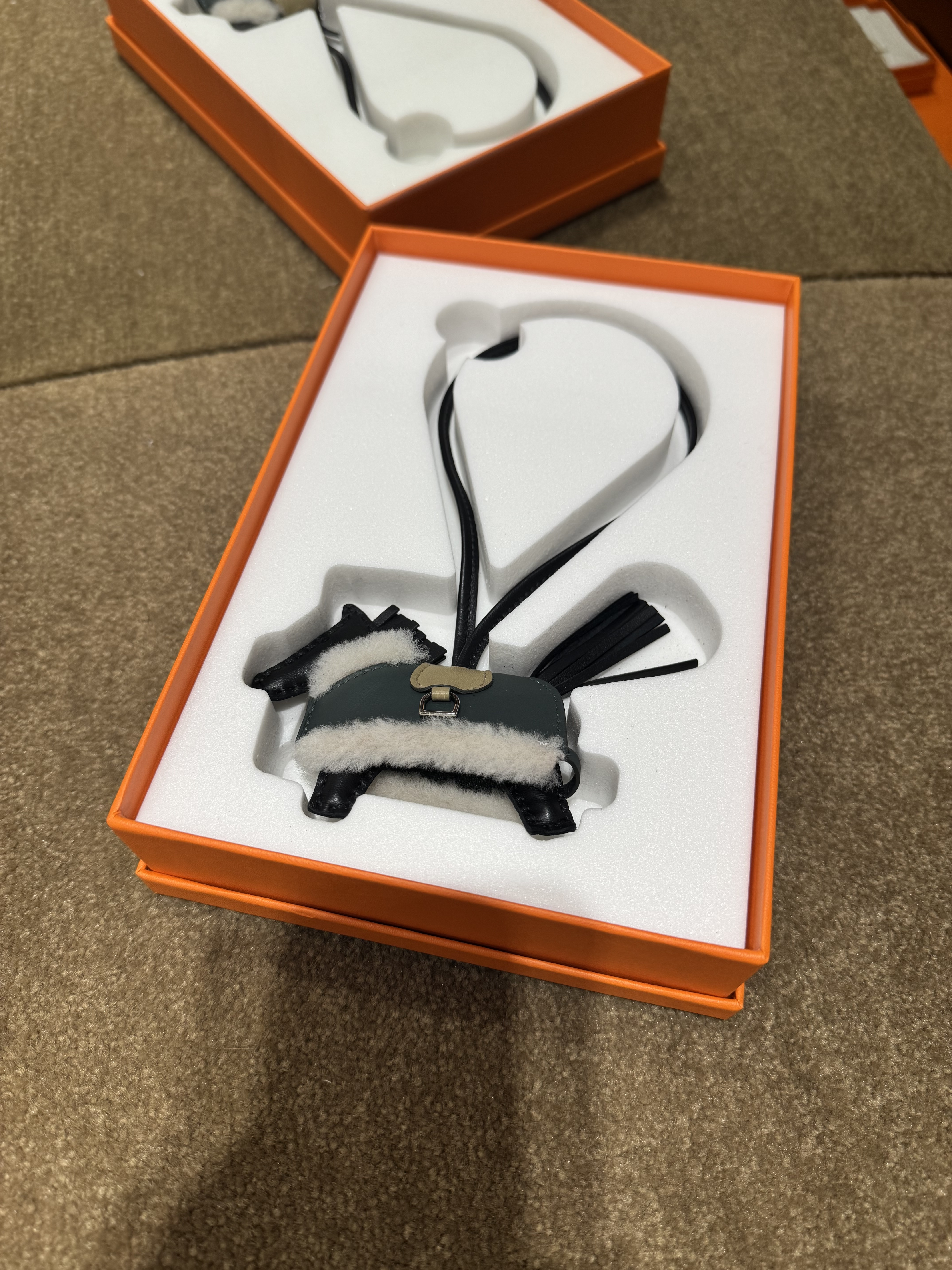 Rodeo Robeo Plush PM charm  Noir / Beige Marfa / Mangrove / Écru