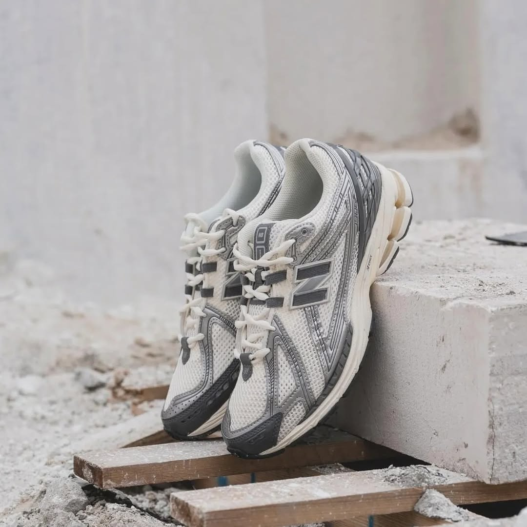 NEW BALANCE 1906R 月岩銀 灰銀色