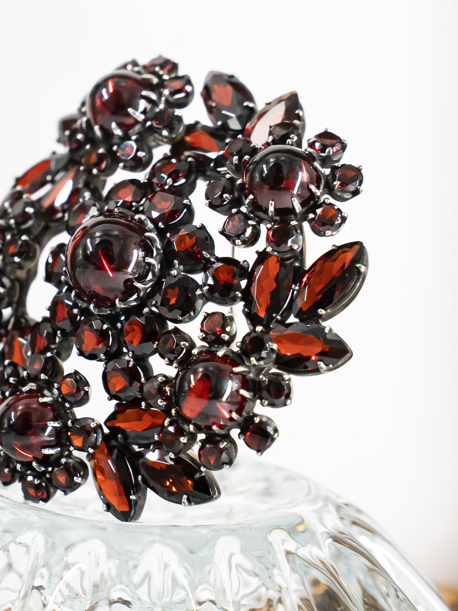 花朵綻放石榴石胸針（OP0673）