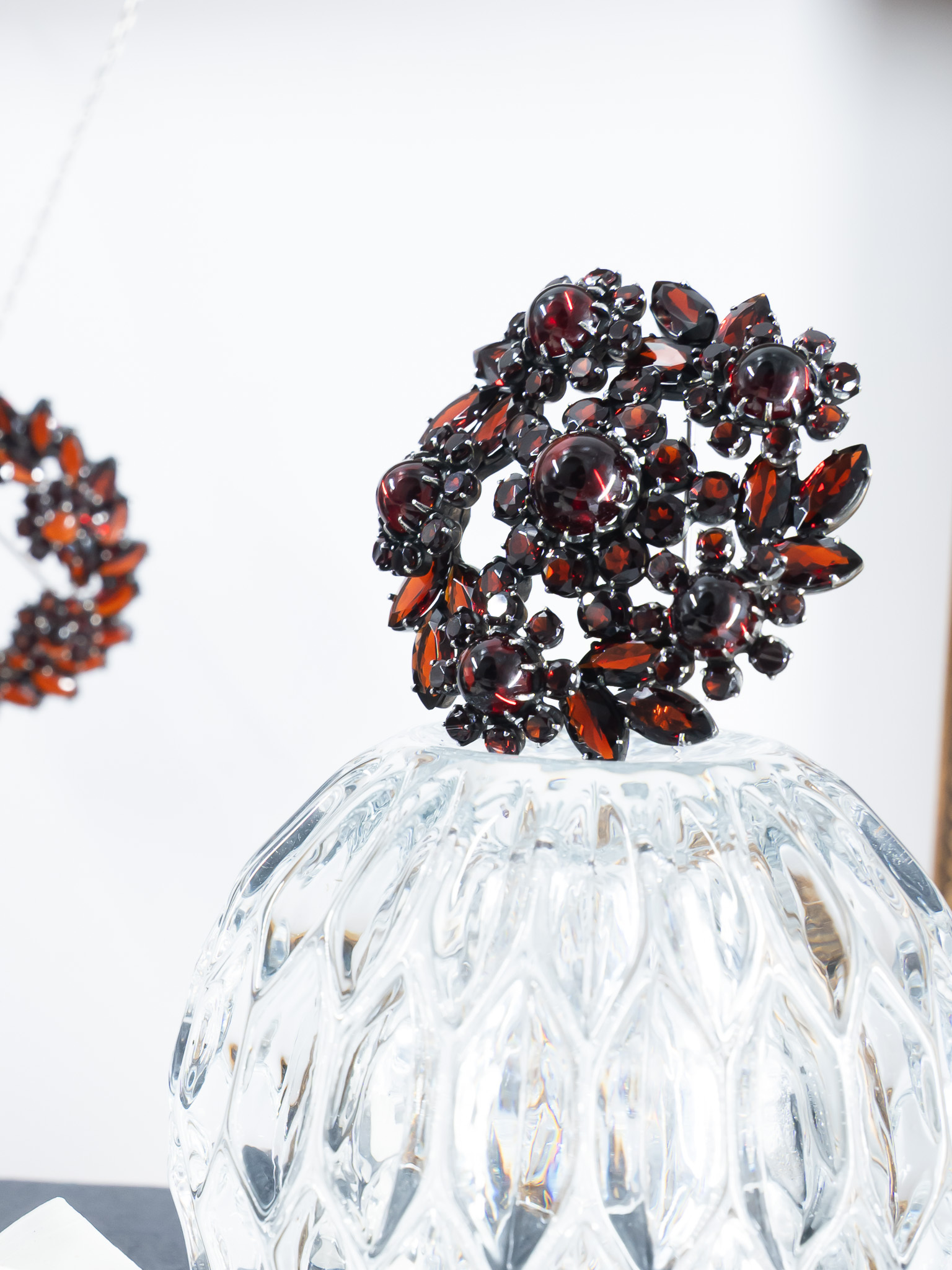 花朵綻放石榴石胸針（OP0673）