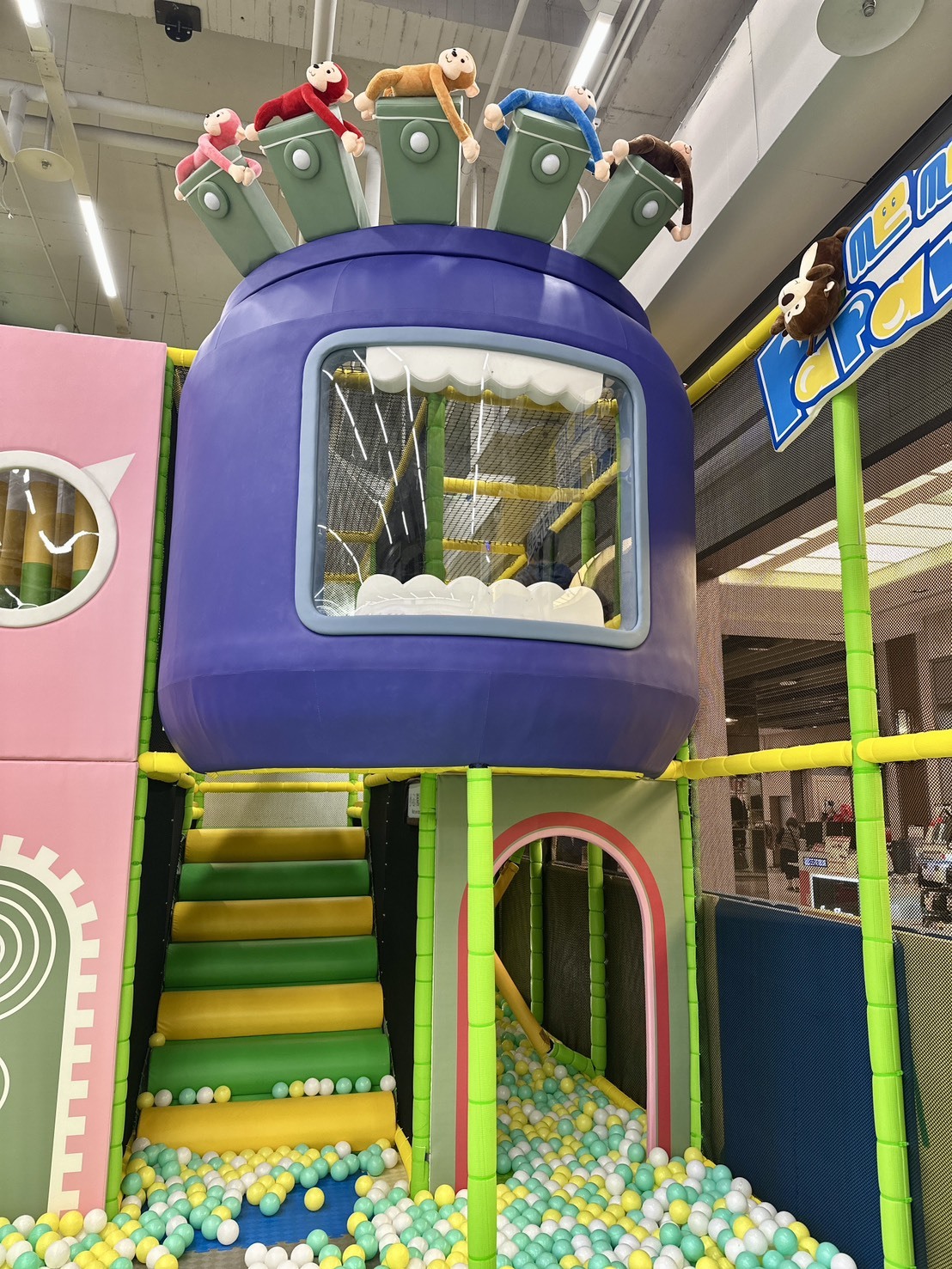 室內親子遊樂場的高塔式