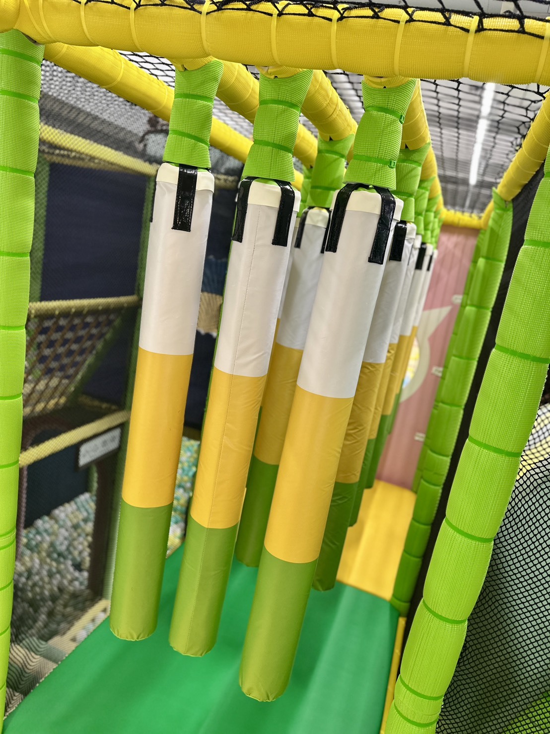 軟式障礙吊桿設施