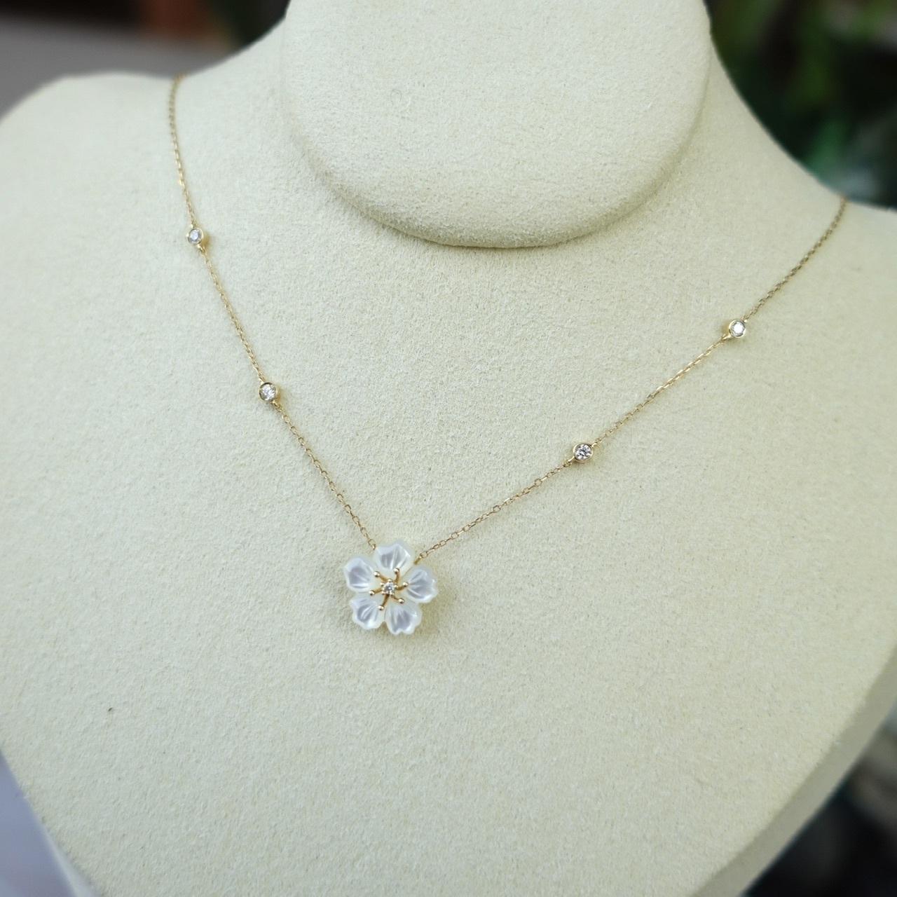 18K金櫻花造型母貝泡泡鑽石項鏈