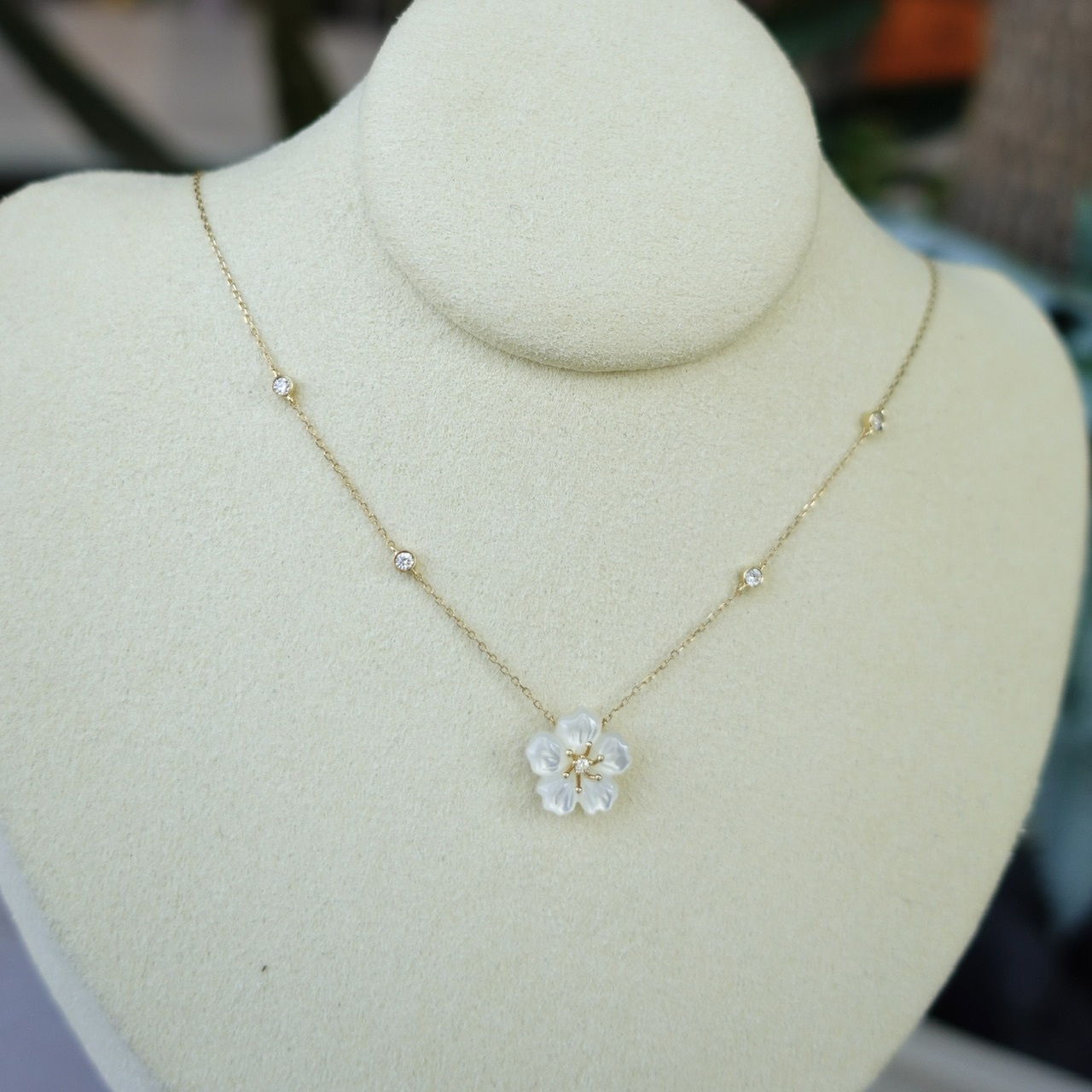 18K金櫻花造型母貝泡泡鑽石項鏈
