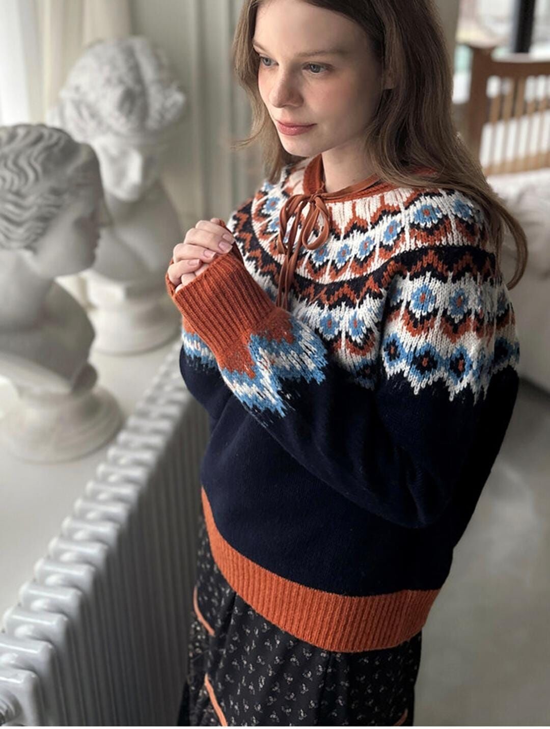 KM5442 冷暖撞色復古花紋毛衣