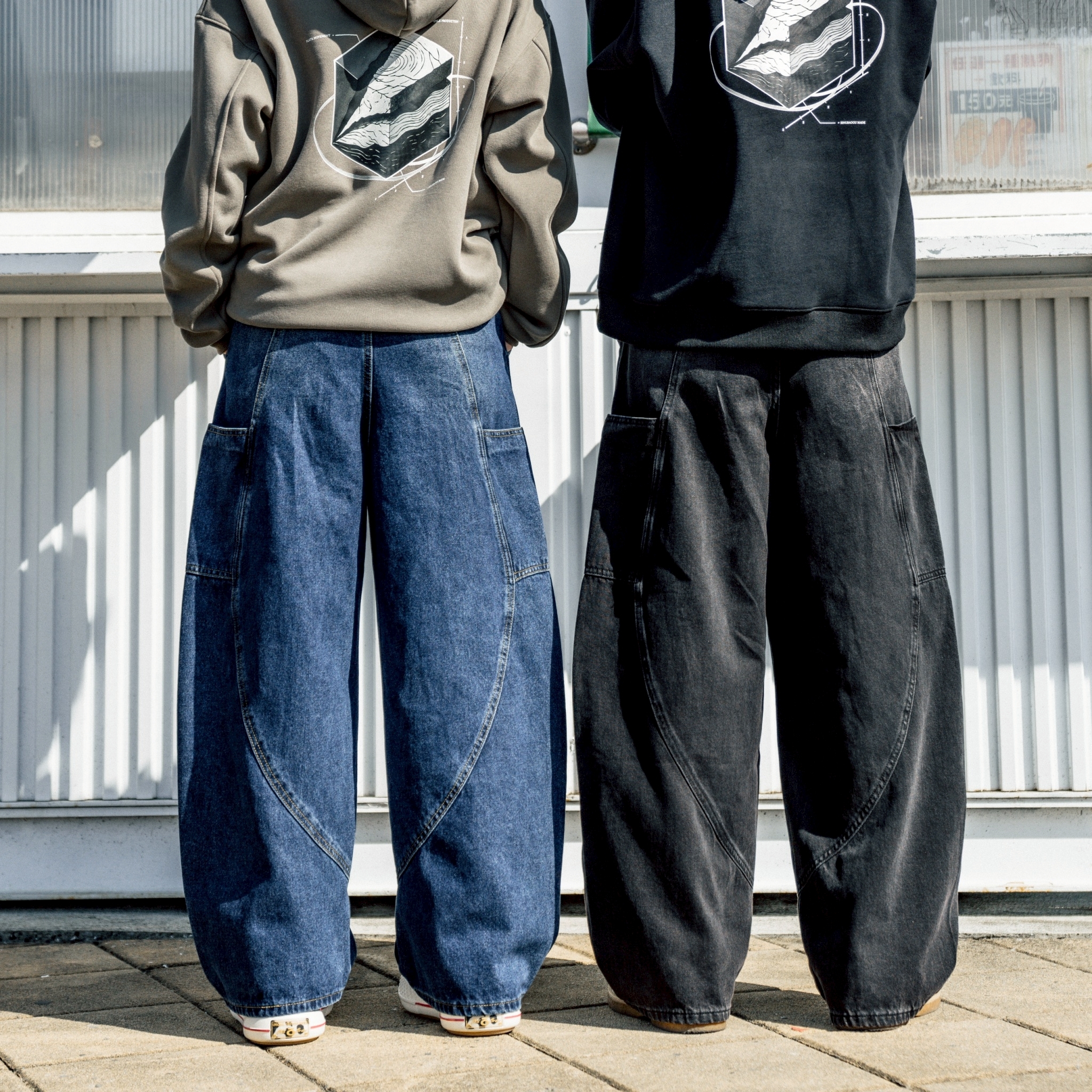 SBG 立體剪裁貼袋牛仔彎刀褲 SB585