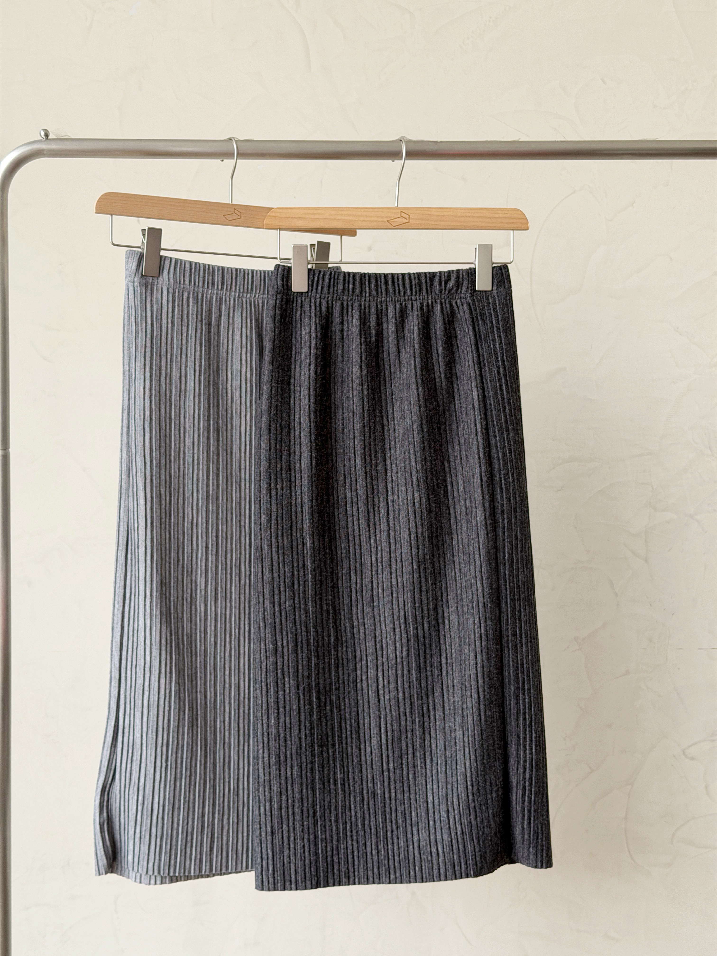 KR468 巨瘦修身直紋半截長裙-2色