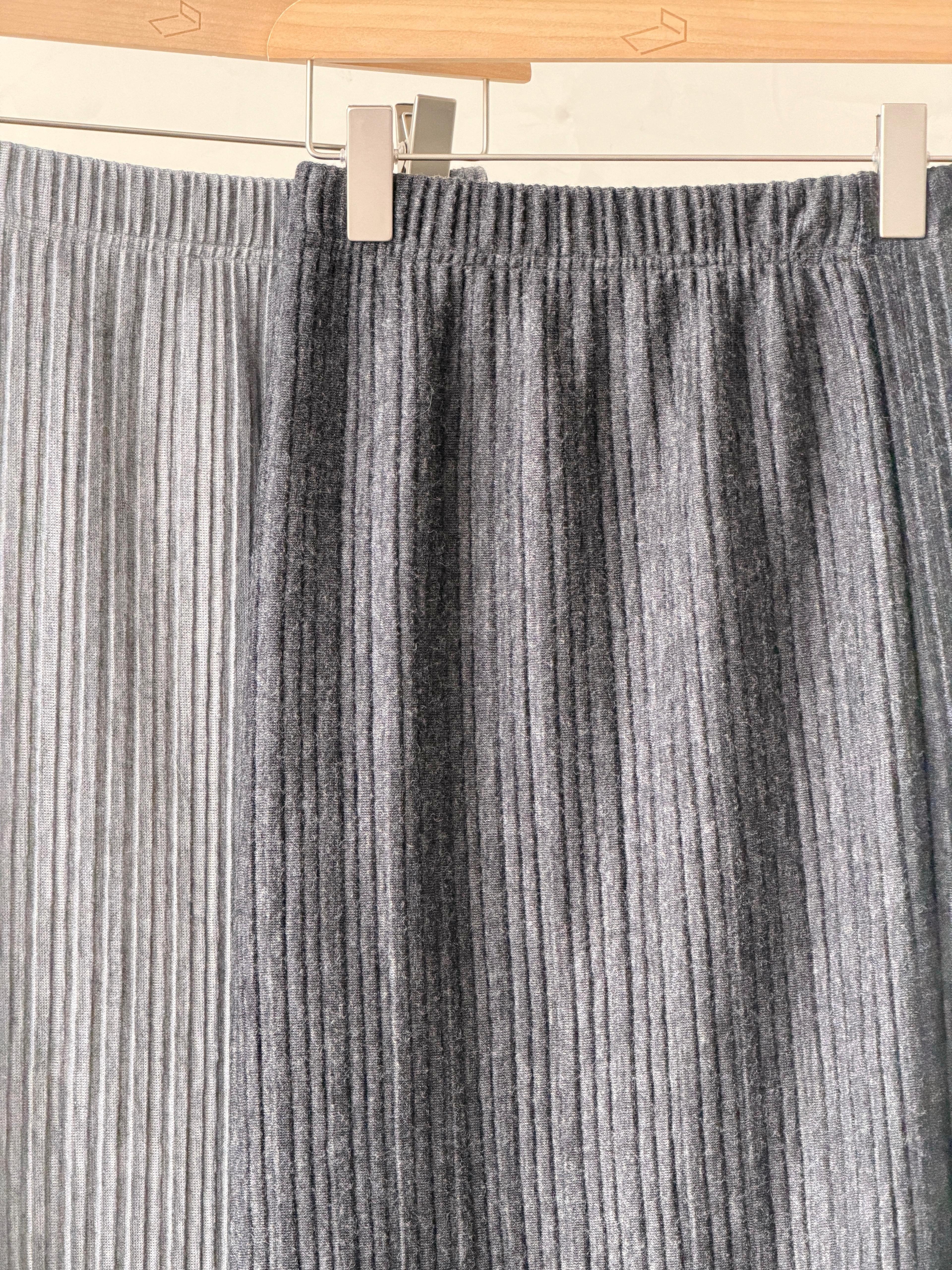 KR468 巨瘦修身直紋半截長裙-2色