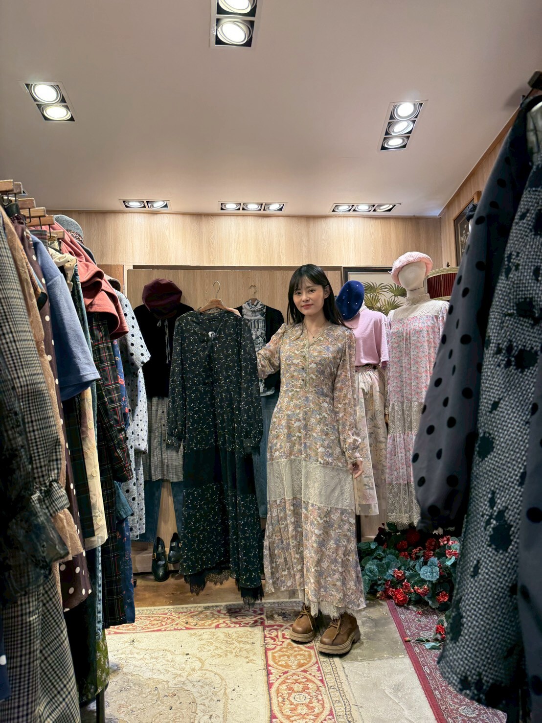 KM5239 溫柔印花拼接蕾絲長袖連衣裙