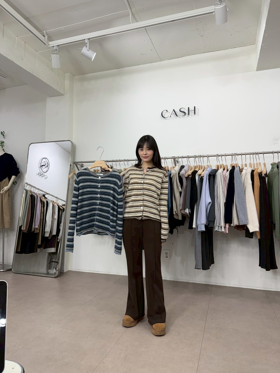 CA5420 間條圓領排扣毛衣 *特價* (優惠碼同充值購物金不適用)