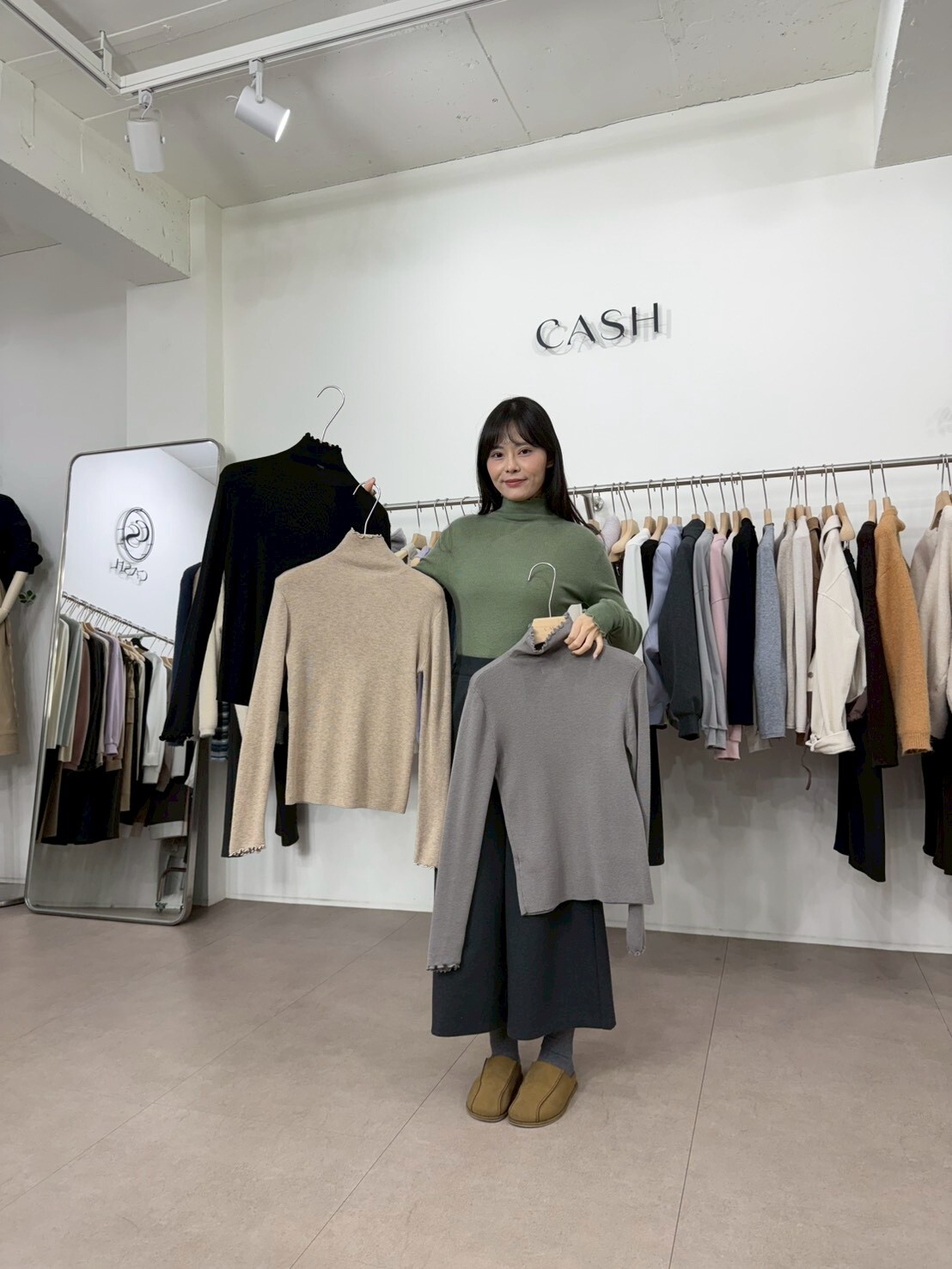 CA5426 木耳捲邊樽領上衣 *特價* (優惠碼同充值購物金不適用)