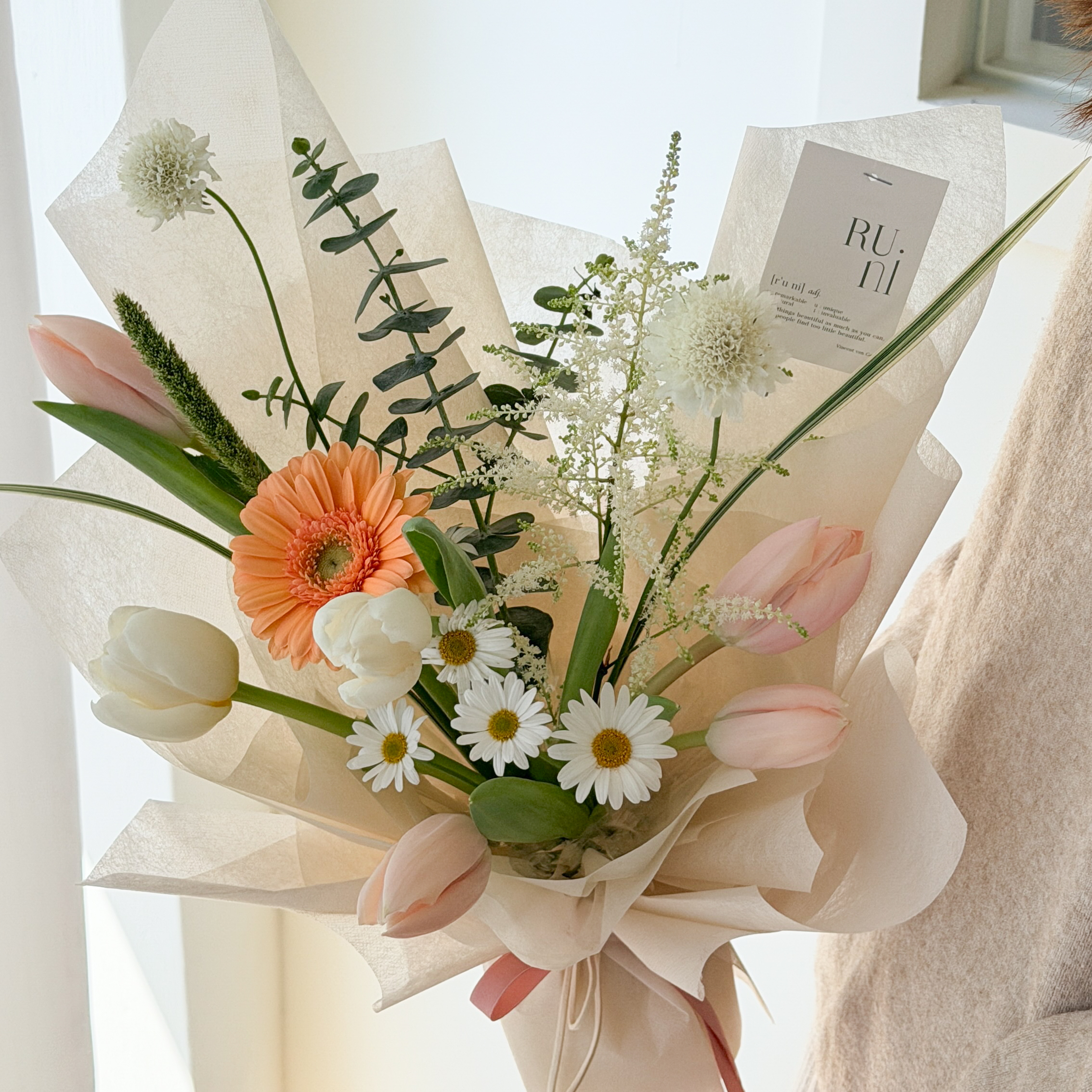 春日花間-進口鬱金香綜合鮮花花束