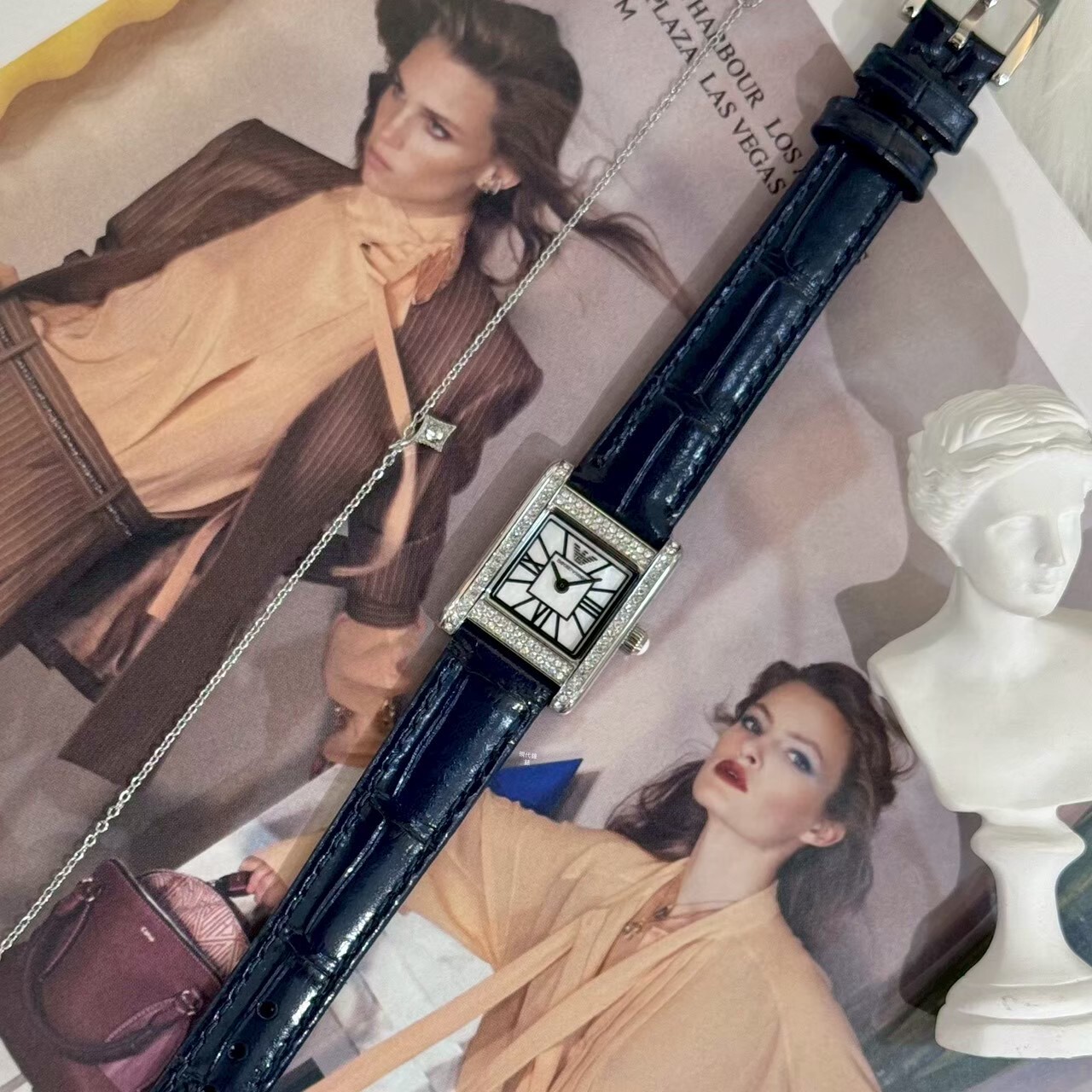 【EMPORIO ARMANI 亞曼尼】晶鑽方形珍珠貝女錶  AR11718 20mm 現代鐘錶