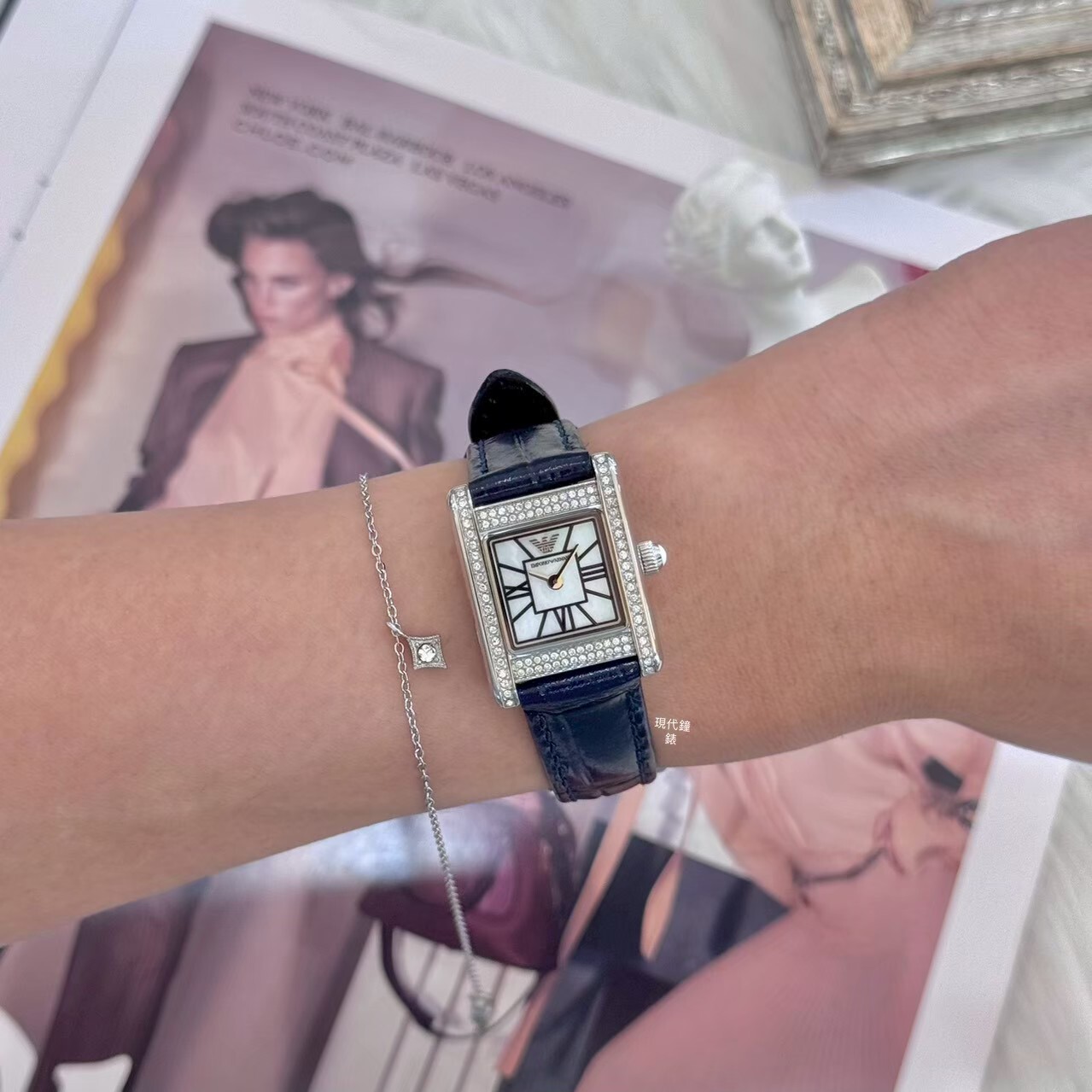 【EMPORIO ARMANI 亞曼尼】晶鑽方形珍珠貝女錶  AR11718 20mm 現代鐘錶